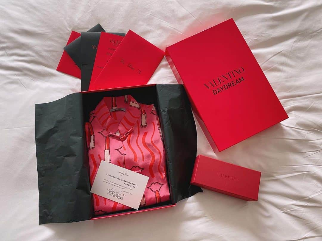 のインスタグラム：「#valentinodaydream  @maisonvalentino  thank you❤️」