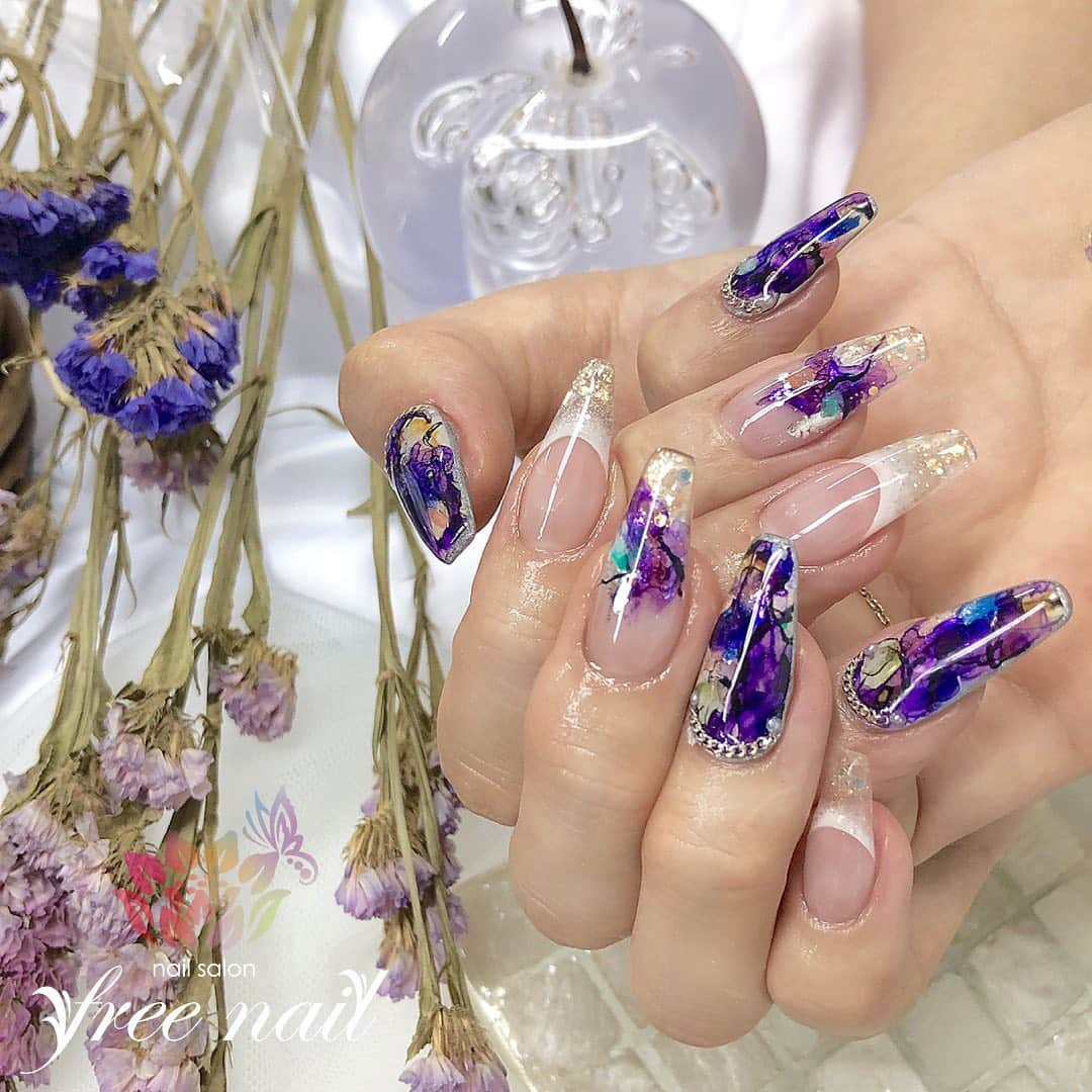 free nail フリーネイルさんのインスタグラム写真 - (free nail フリーネイルInstagram)「. . Nails art by freenail💅🏻✨ . 美しいネイルは女性をhappyにします💗 . . #ネイル #フリーネイル #ネイルアート #ジェルネイル #ネイルサロン #大阪ネイルサロン #ネイルデザイン #ネイルチェンジ #水彩ネイル #フレンチネイル #ラメグラ #キラキラネイル #手書きアート #クリアネイル #パープルネイル #デザインネイル #トレンドネイル #ロングネイル #美爪ネイル #美甲 #日式美甲 #日式美甲胶  #日本美甲师 #日本美甲老师  #美甲上课 #日本胶 #nailsart #nailsdid #newnails #freenail」11月7日 11時45分 - freenail_jpn