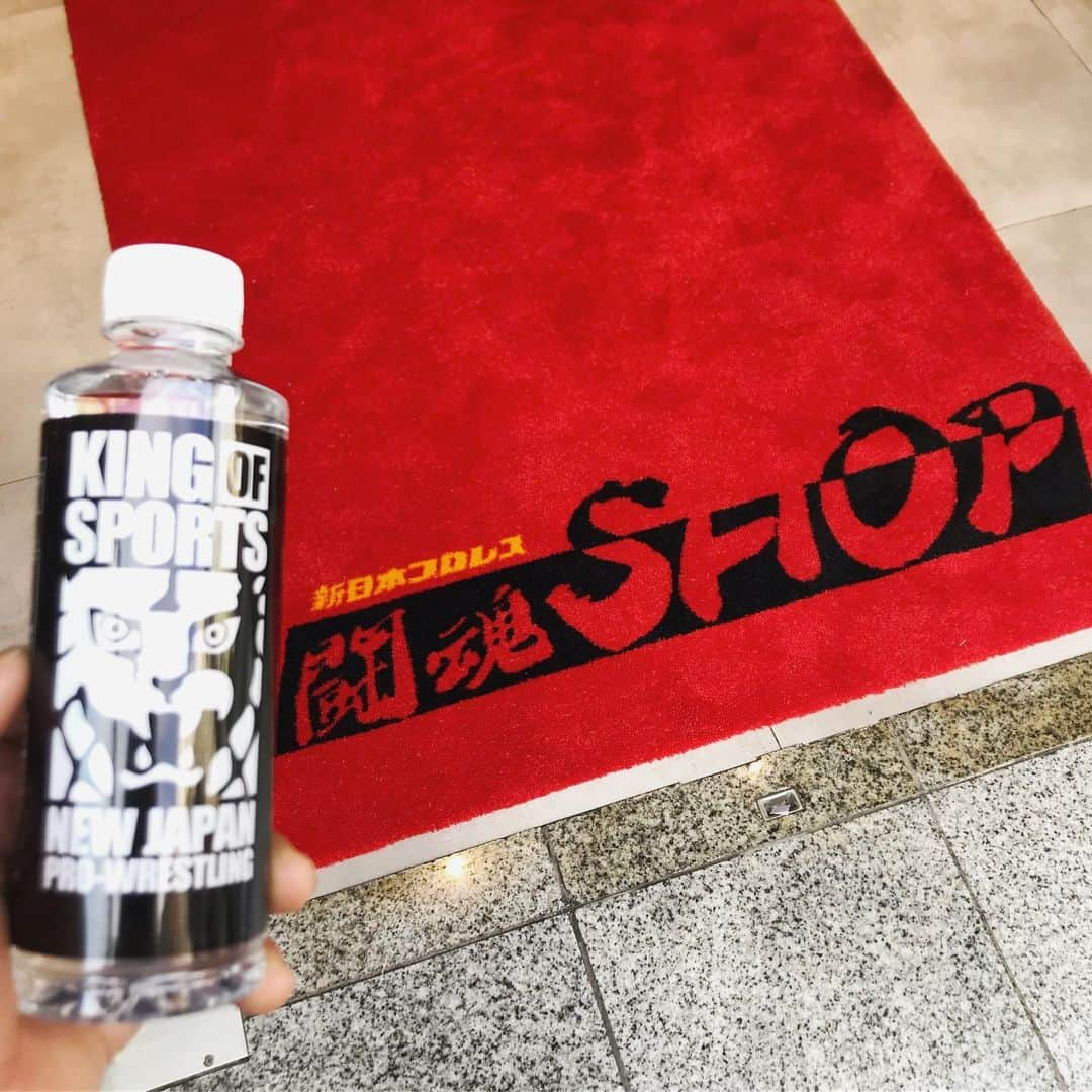 棚橋弘至さんのインスタグラム写真 - (棚橋弘至Instagram)「キングオブウォーター👍 #njpw #njpw_shop #闘魂SHOP 11月10日オープン！ #水道橋」11月7日 11時46分 - hiroshi_tanahashi