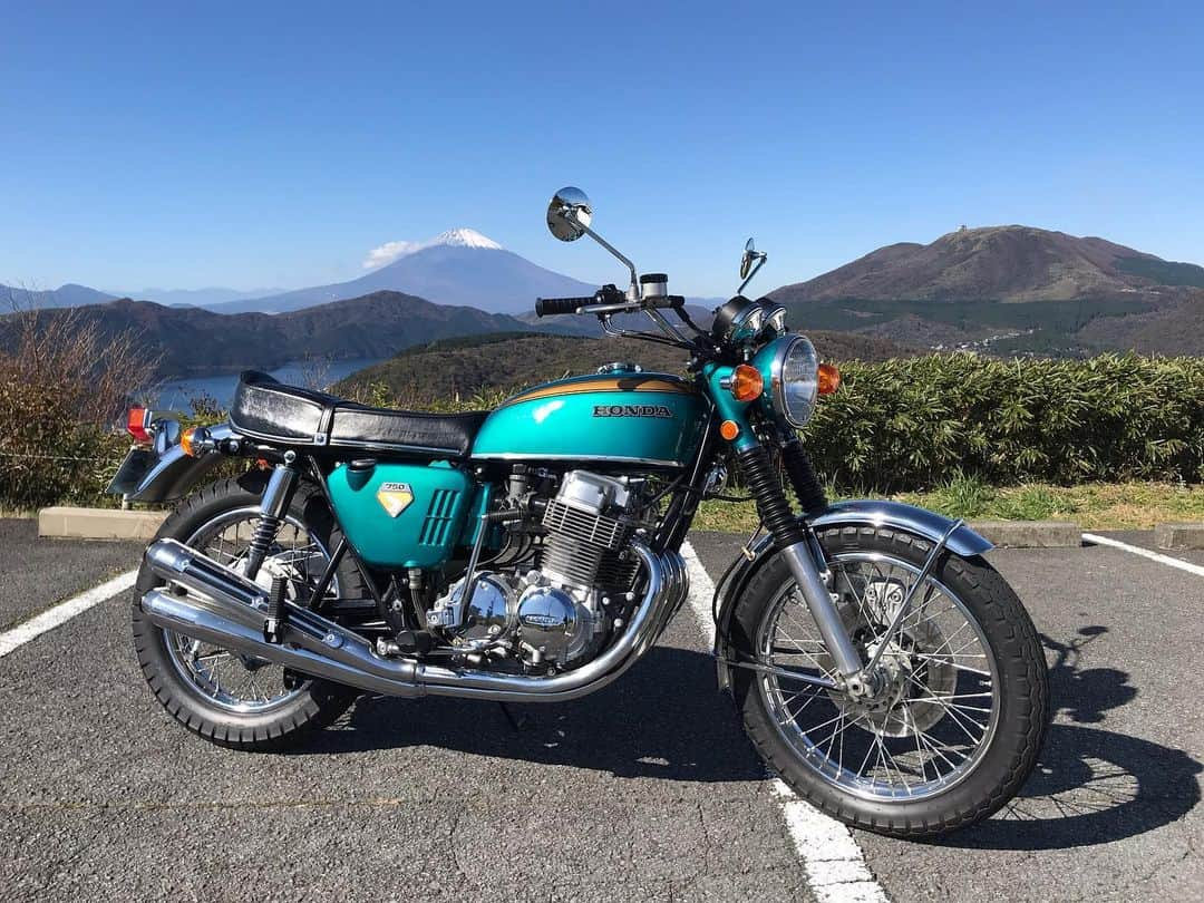 菊地智義さんのインスタグラム写真 - (菊地智義Instagram)「富士山とHONDA！ RGさんの真似してみた。 昨日は最高ツーリングでした！ #RGツーリングクラブ #RGTC #HONDA #cb750four #k0」11月7日 11時51分 - potatokikuchi2