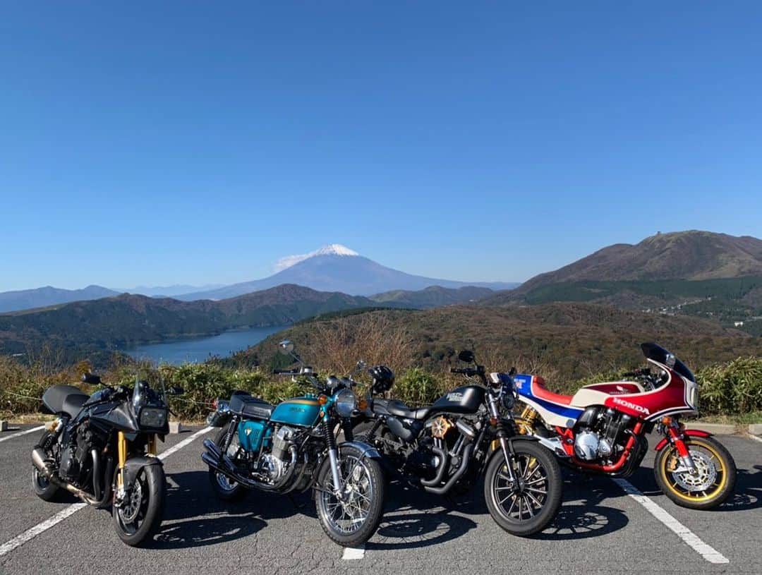 菊地智義さんのインスタグラム写真 - (菊地智義Instagram)「富士山とHONDA！ RGさんの真似してみた。 昨日は最高ツーリングでした！ #RGツーリングクラブ #RGTC #HONDA #cb750four #k0」11月7日 11時51分 - potatokikuchi2