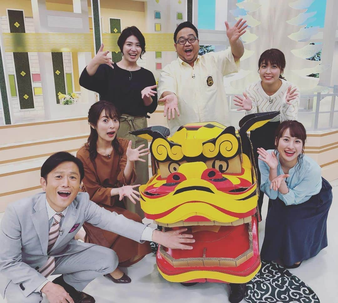 北海道テレビ「イチオシ！モーニング」さんのインスタグラム写真 - (北海道テレビ「イチオシ！モーニング」Instagram)「イチモニ準レギュラー・獅子モニが久々の登場！コンサドーレの3選手が日本代表に選出されたり、HTB開局50周年ドラマ「チャンネルはそのまま」が民放連賞テレビ部門でグランプリに輝いたりと、おめでたいことがありましたので（笑） #イチモニ #獅子モニ #準レギュラー #お祝いごとがある時に登場 #ダンボール製 #だから結構重い #コンサドーレ #チャンネルはそのまま #民間放送連盟賞 #テレビ部門 #グランプリ #ありがとうございます #懐かしい旧社屋が舞台 #netflix #ブルーレイは来年3月18日発売 #イチオシ #htb」11月7日 12時07分 - htb_ichimoni