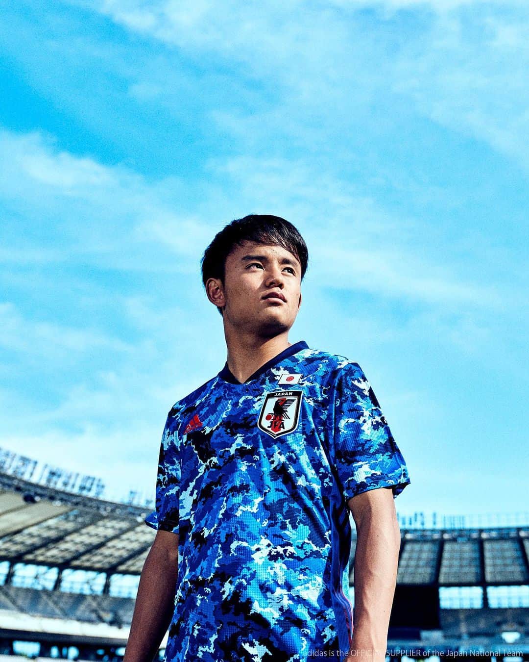 Adidastokyoさんのインスタグラム写真 Adidastokyoinstagram 東京の空に 日の丸を掲げる 久保建英 Takefusa Kubo 一人一人に違ったストーリーの空がある 見上げる空はひとつだ 最高の 日本晴れ へ Nishimuphoto サッカー日本代表 Daihyo