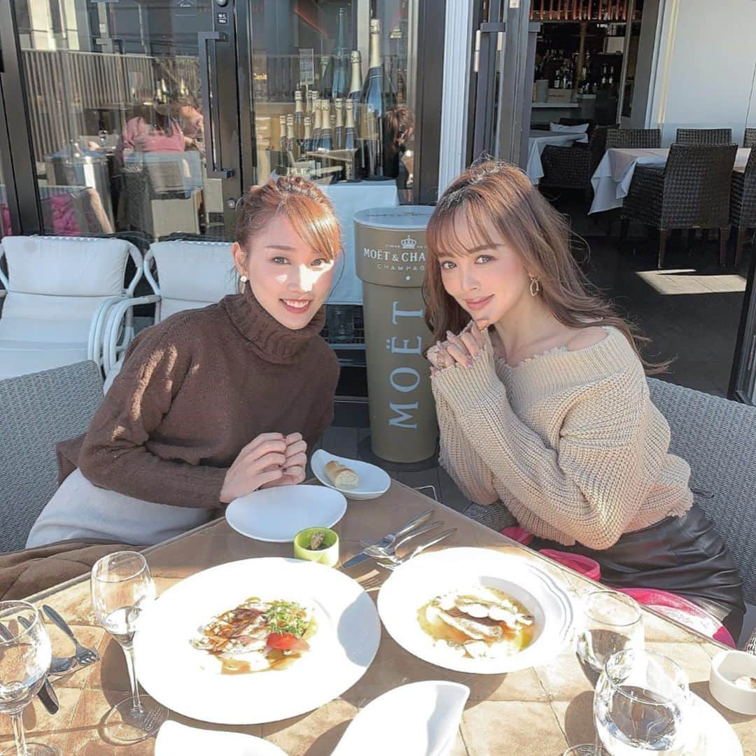 板橋瑠美さんのインスタグラム写真 - (板橋瑠美Instagram)「Lunch❣️﻿ ﻿ ﻿ Beauty YouTuberのかじえちゃんと﻿ ランチデート♡﻿ ﻿ ﻿ 高校時代ファンでめっちゃegg見ててくれたみたい✨﻿ ﻿ ﻿ とても嬉しいなぁ💓﻿ ﻿ ﻿ YouTube初心者なので、色々教えてね♡﻿ ﻿ しかし私もメイクが大好きだから、﻿ メイク用品の話ばっかりするのかと思ったけど、﻿ 結構ガチのgirls' talk💋www﻿ ﻿ ﻿ あっという間に時間が過ぎちゃったー！﻿ ﻿ 美味しいランチは　大好きなカシータで♡﻿ ﻿ 気持ちいいテラスで幸せタイムでした✨﻿ ﻿ ﻿ ﻿ かじえりちゃんにお土産の口紅もらっちゃったー💄﻿ またおいおいアップします^ ^﻿ ﻿ ﻿ YouTubeコラボしたら絶対楽しそうなので﻿ 色々企画してみようと思います！﻿ 乞うご期待！💓」11月7日 12時32分 - rumi_official_0616