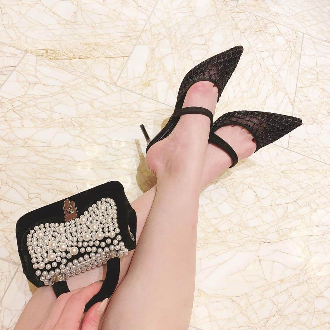のインスタグラム：「@zara lover❤️👜👠 ちっこいバッグ可愛いなんも入らんけど☺️ 旅先のお供。」