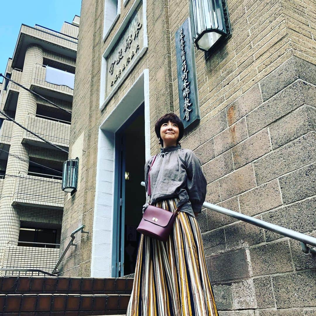 藤田朋子さんのインスタグラム写真 - (藤田朋子Instagram)「#朝のさんぽ道 #ふりかえり  #根岸 #本郷　#世田谷 #昔のガイドブックさんぽ #散歩の達人 #ルオー #樋口一葉 #教会 #ステンドグラス #秋 #テレビ東京 #こぼれ話 #ブログに書きました #今週は #にしおかすみこさん #散歩人 #朝のさんぽ道を広め隊」11月7日 13時09分 - chiendormant