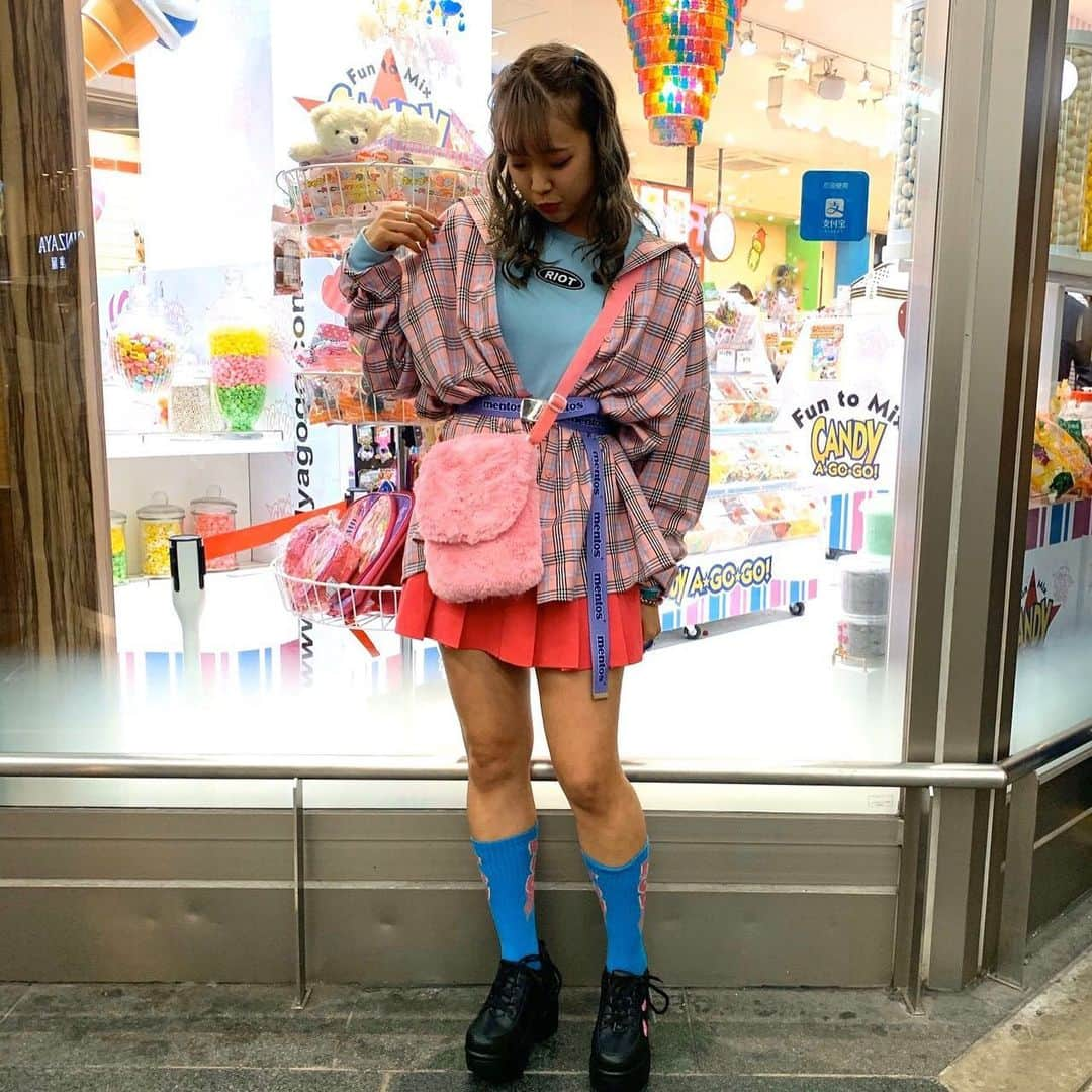 WEGO Global Officialさんのインスタグラム写真 - (WEGO Global OfficialInstagram)「@wego_global_official ⠀ ⠀ ⠀ 🌈💜🌹TODAY’S TOPIC🌹💜🌈 今天為大家帶來w❤️c人氣單品的穿搭介紹～🦖🌈 這次為大家介紹紅色、粉色和紫色的商品的搭配方式😘 . . Today we introduce outfits wearing the Red, Pink and Purple items from w❤️c 🦖🌈 ⠀ #wegoglobalofficial #wego #wegojapan #streetfashion #streetstyle #ootd #coordinate #instafashion #japanesefashion #穿搭 #時尚穿搭 #日系 #日系穿搭 #原宿系 #原宿系女子」11月7日 13時04分 - wego_global_official