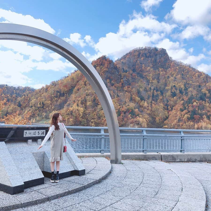 大段舞依さんのインスタグラム写真 - (大段舞依Instagram)「﻿ ﻿ 先月、北海道に行きました🦀♡ part2！﻿ ﻿ 小樽での写真スポット📷﻿ ﻿ ﻿ ﻿ #10月 #北海道 #小樽 #観光 #さっぽろ湖﻿ #小樽オルゴール堂 #小樽運河 #眩しそう﻿ #旧国鉄手宮線 #旧手宮線跡地 #part2﻿ ﻿ ﻿」11月7日 13時09分 - maichi_1004