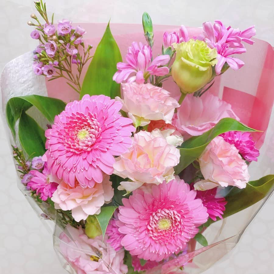 久保陽香さんのインスタグラム写真 - (久保陽香Instagram)「. クランクアップの時にいただいたお花。 凄く凄く綺麗で可愛いが溢れてる。  嬉しいな〜とっても。 ありがとうございます🌷  #くぼお花」11月7日 13時05分 - kubo_haru