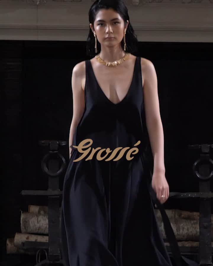 のインスタグラム：「🇫🇷PFW🇫🇷 日本からパリコレに初参戦した、門田怜さんがグロッセのショーを歩きました🌹  キャスティングでは、50人以上のモデルが集まり選考が行われました。現場での指示は、もちろん全て英語でしたが、完璧に理解してショーに挑んでくださいました。🔥 Thank you for joining our show!」
