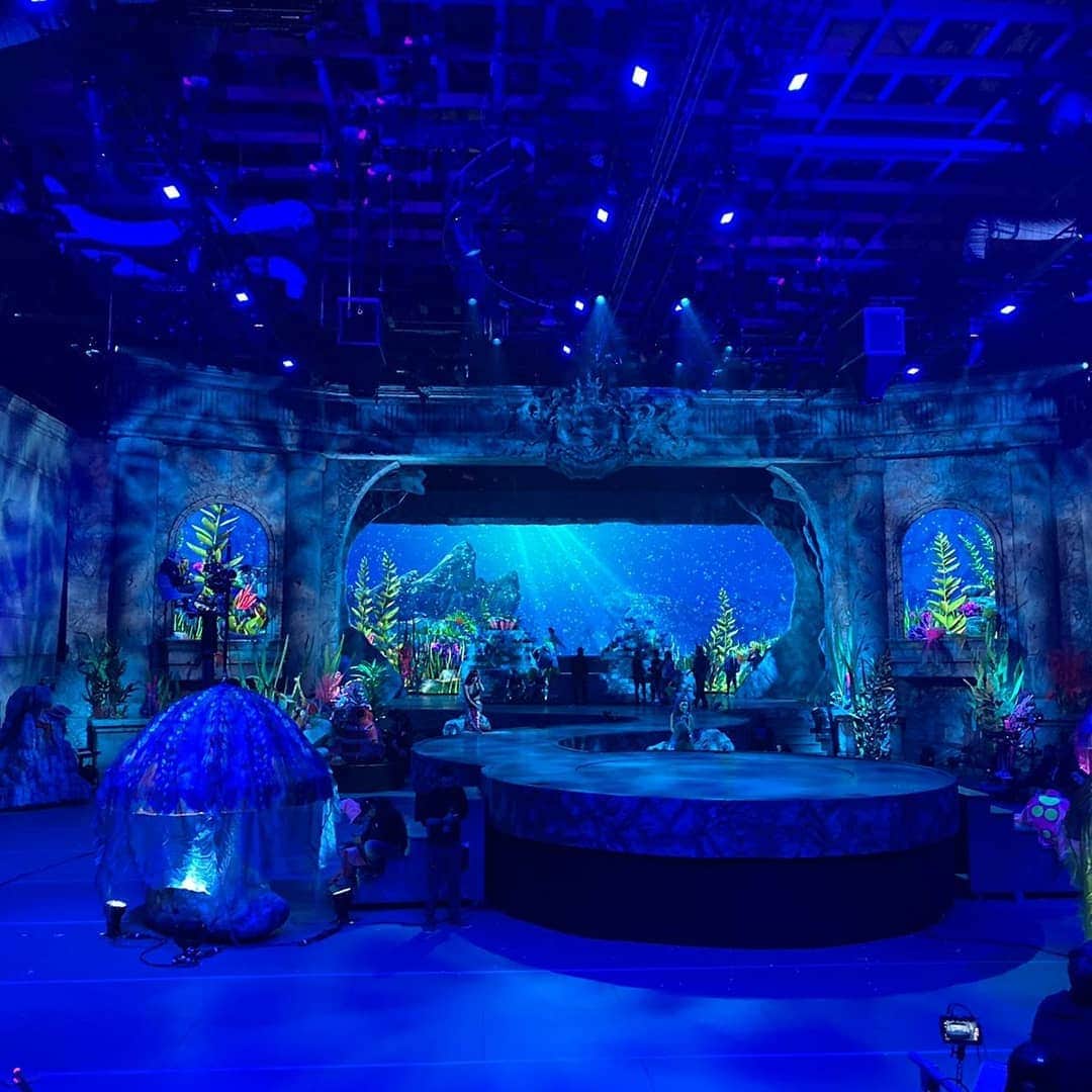 ベアトリサ・リャンさんのインスタグラム写真 - (ベアトリサ・リャンInstagram)「Had the coolest experience working on the #LittleMermaidLive set for a couple of days. Getting thrown into a job I knew nothing about was a whirlwind of chaos--a place I apparently thrive in 😆. I used to be terrified of doing anything outside my comfort zone, wanting to be over prepared for everything, but as I get older I find that I'm more willing to dive into new adventures. Each one is a rewarding experience and I gain a new little family every time. Thank you to KP's team for bringing me into the fold and guiding me through the process! On to the next... #grateful #blessed #newadventures」11月7日 13時55分 - bebe_liang