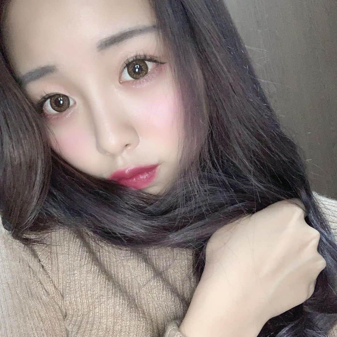 のインスタグラム：「ぬぅ🥱ねむい🥱 今日も頑張りましょ🥱😴 #自撮り女子 ？」