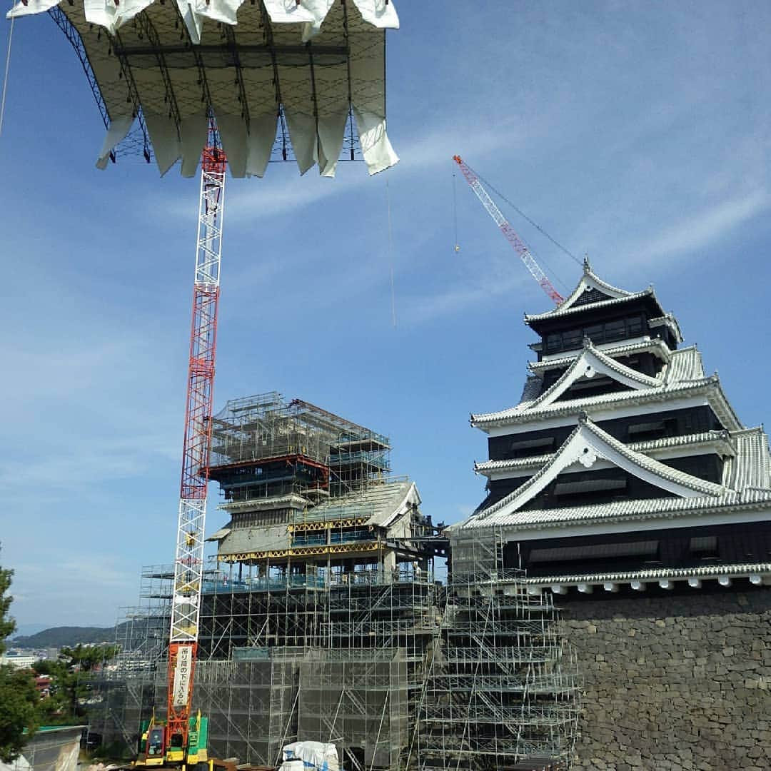 熊本城さんのインスタグラム写真 - (熊本城Instagram)「本日2019年11月7日、小天守に設置していた仮屋根を撤去しました。 #熊本城 #kumamotocastle #天守閣 #castletower #熊本  #kumamoto #日本 #japan #城 #castle #地震 #earthquake #japantrip #復旧 #復興 #reconstruction #特別公開 #grandunveiling」11月7日 14時36分 - kumamoto_castle