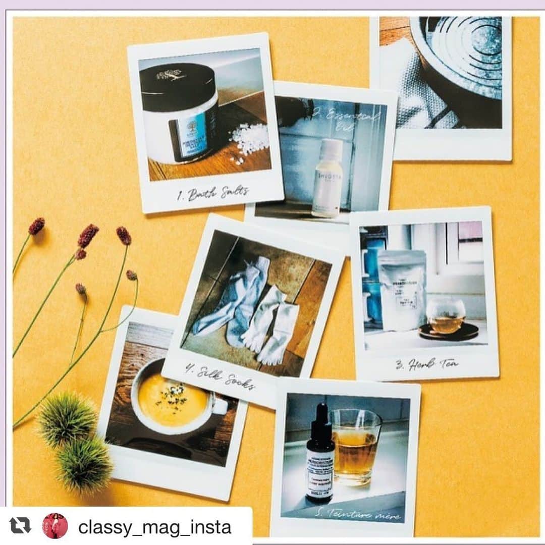 のインスタグラム：「《連載情報📚》﻿ コスメキッチンの連載が、雑誌CLASSY.にてスタートしております♡﻿ ﻿ 第二段は『温活』🧦﻿ ぜひチェックしてみてください💁🏻‍♀️リポストさせていただきます。 ﻿ #cosmekitchen #コスキチCLINIC﻿ #repost @classy_mag_insta ﻿ ぽかぽか温活♡アラサーの冷え対策コスメ5選﻿ 【連載 コスキチCLINIC-Vol.2-】﻿ ﻿ ﻿ ﻿ １、ミネラル濃度が高い死海のバスソルトで汗をかいてデトックス﻿ 老廃物をデトックスして、冷えやむくみにアプローチ。マグネシウムが古い角質を取り除いて、しっとりと肌も保湿。ジョルダニアン デッドシーソルト 500g ￥4,200（コスメキッチン）﻿ ﻿ ２、冷えやむくみ、肩こりが気になる時に塗るだけ。いつでも手軽に血行促進﻿ 血行不良による冷えやむくみ、また肩こりに働きかけるエッセンシャルオイル。寝る前に塗ると、翌朝の体の軽さが違う！ SHIGETA リバーオブライフ 15㎖￥6,000（コスメキッチン）﻿ ﻿ ３、血流をサポートして、しかも抗酸化力も高い！赤ぶどうの葉がポイント﻿ 赤ぶどうの葉が含むポリフェノールは、なんと果実の約300倍。アンチエイジングにも。コスメキッチンエルボリステリア ティザンヌ ヴァンルージュ 70g￥2,500（コスメキッチン）﻿ ﻿ ４、シルク×天然繊維のソックス2枚ばきで汗を吸収し排出！﻿ 実は汗を外へ出すことが、冷え取りの構造。シルクには汗を吸収&排出する力があるので、１枚目にシルクの５本指ソックスを。w&fw ベーシック２枚ばきセット￥3,800（コスメキッチン）﻿ ﻿ ５、コップ1杯の水に数滴のハーブ抽出液で体がぽかぽかに♡﻿ されたハーブ抽出液。水やお湯に混ぜて飲めばOK。コスメキッチン エルボリステリア タンチュメールinner warmth 30g ￥2,800（コスメキッチン）﻿ ﻿ 【Column】他にも冷え取りの豆知識をご紹介。まずは夜におすすめの足湯。今回紹介した「SHIGETA リバーオブライフ」を数滴たらすと◎。〝第二の心臓〟と呼ばれる足を温めて巡りをよくしましょう。また血流をよくするビタミンEを豊富に含むカボチャも、冷え性緩和にぴったりです。﻿ ﻿ ﻿ ﻿ #classymagazine﻿ #雑誌 ﻿ #コスメキッチン﻿ #連載﻿ #コスメ好き﻿ #アラサーコスメ﻿ ﻿ ﻿ ﻿ ﻿ 撮影／佐々木 健　取材／広田香奈　編集／月田彩子　撮影協力／富士フイルム、AWABEES、UTUWA」