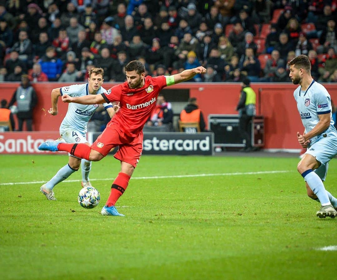 ケヴィン・フォラントさんのインスタグラム写真 - (ケヴィン・フォラントInstagram)「Harter Fight! #team @championsleague +3 ⚫️🔴」11月7日 20時21分 - kevin_volland