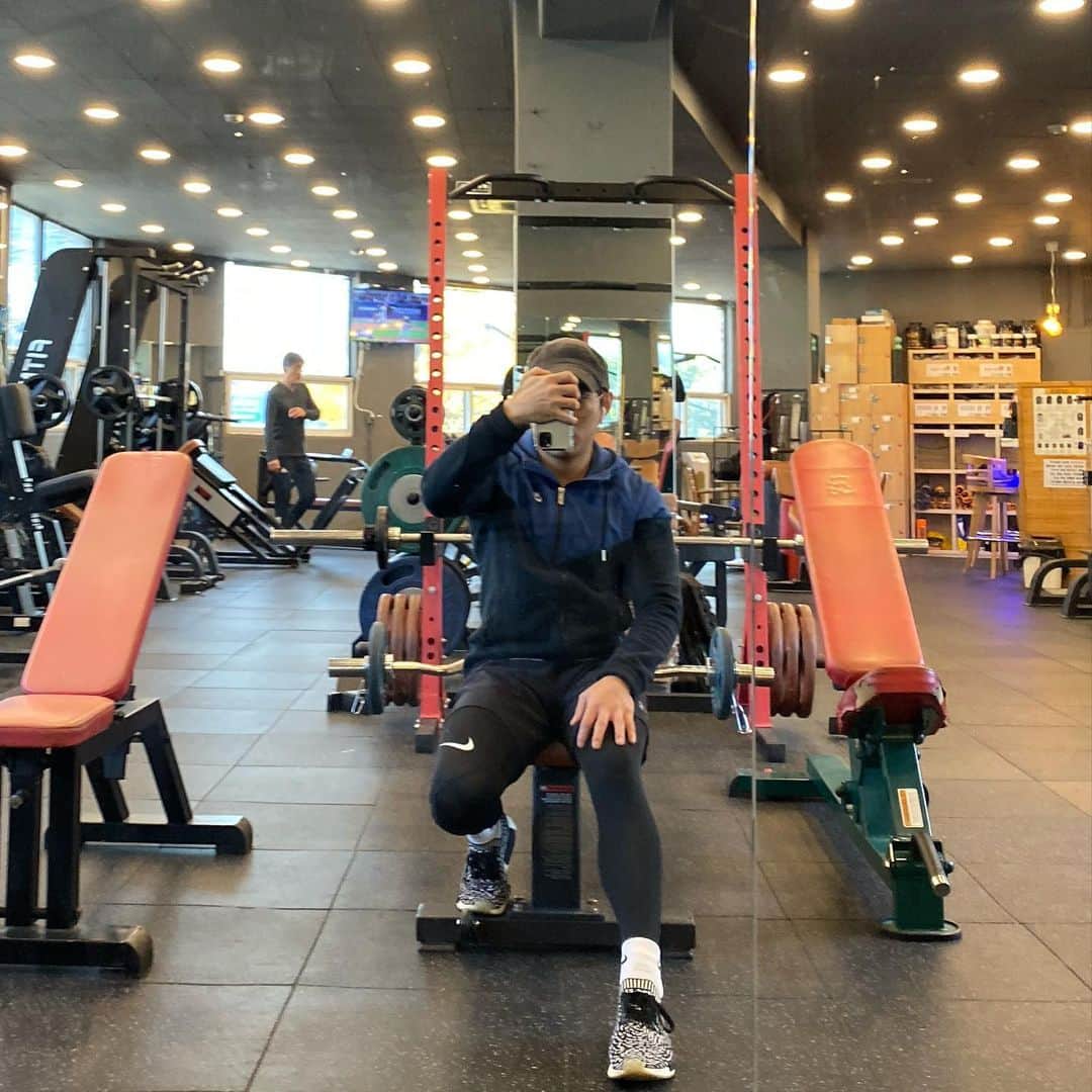 ジョンウク のインスタグラム：「춥다!!!! 타투 왜케 하고싶지 ㅠㅠ헝 . . .  아프리카tv 유튜브 가수정욱 검색해주세요.. ㅎㅎ . . . . . . #서울#인천#홍대#도쿄#연남동#연트럴파크#인하대#데일리#가수정욱#정욱#그사람그대라서#뚫고싶어라#Heyyou#스트리밍#축가#축가문의#DM #촬영#태양#소원#힐링#아프리카티비#운동#아프리카TV」