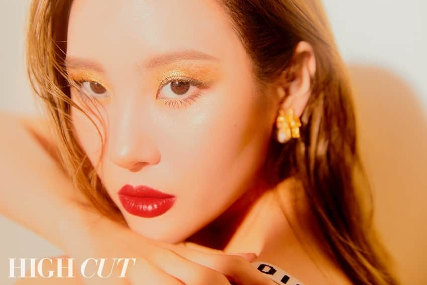 ソンミさんのインスタグラム写真 - (ソンミInstagram)「HIGH CUT 🤟  #photo @kimheejune #makeup @fttmoon #hair @hearts_ultrapeku #styling @jiiiieun2  @highcutstar @diormakeup @dior #Diorholiday」11月7日 15時13分 - miyayeah