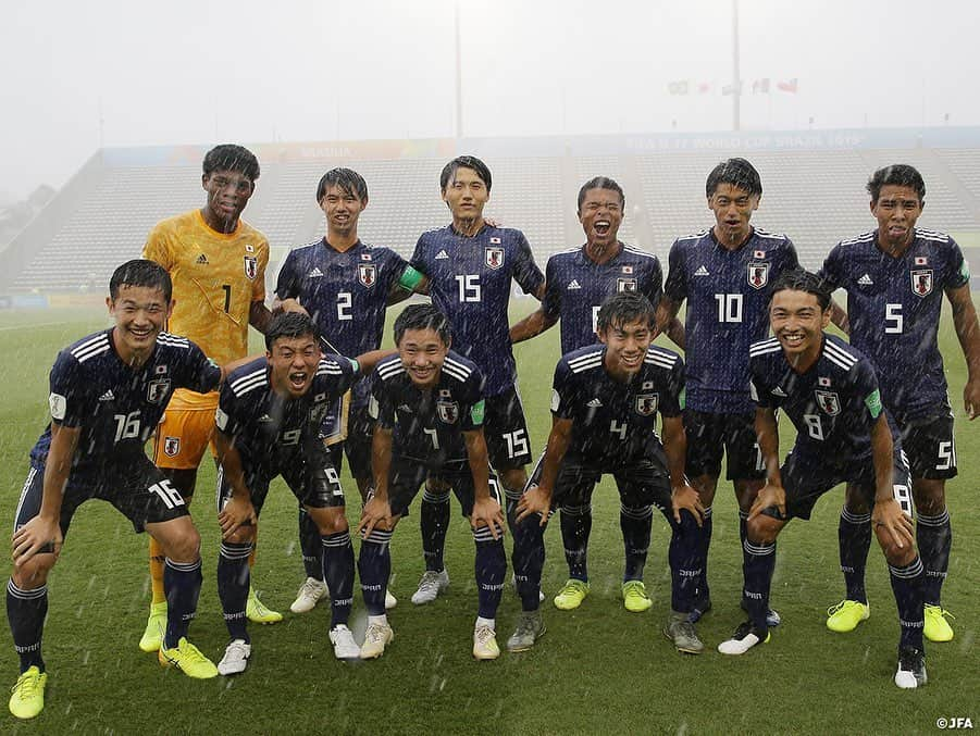 日本サッカー協会さんのインスタグラム写真 - (日本サッカー協会Instagram)「📸Match photos｜#U17日本代表 は11月6日(水)、FIFA U-17ワールドカップブラジル2019のラウンド16でU-17メキシコ代表と対戦しました。前半を0-0で折り返した試合は後半、メキシコにコーナーキックとミドルシュートから2つのゴールを奪われ、そのまま逃げ切りを許す結果に。日本は0-2で敗れ、16強で大会を去ることとなりました。 ・ 🏆FIFA U-17ワールドカップブラジル2019 ラウンド16 🇯🇵U-17日本代表 0-2 U-17メキシコ🇲🇽 📅11/7(木) 4:30KO 📍Estadio Bezerrao ・ GK 1 #鈴木彩艶 （#浦和レッズユース ） DF 2 #鈴木海音（#ジュビロ磐田U18 ） 4 #中野伸哉（#サガン鳥栖U18 ） 5 #畑大雅 （#市立船橋高 ） →78' 19 #田村蒼生 （#柏レイソルU18 ） 15 #村上陽介 （#大宮アルディージャU18 ） MF 6 #藤田譲瑠チマ （#東京ヴェルディユース ） 7 #三戸舜介 （#JFAアカデミー福島U18 ） 8 #成岡輝瑠 （#清水エスパルスユース ） →79' FW 11 #唐山翔自 （#ガンバ大阪ユース ） 16 #山内翔 （#ヴィッセル神戸U18 ） FW 9 #若月大和（#桐生第一高 ） 10 #西川潤（#桐光学園高 ） ・ 監督　森山佳郎 ・ 🏆FIFA U-17ワールドカップブラジル2019 グループＤ 📅10/28(月) 8:00KO 3-0 U-17オランダ🇳🇱 📅10/31(木) 8:00KO 0-0 U-17アメリカ🇺🇸 📅11/3(日) 8:00KO 1-0 U-17セネガル🇸🇳 ラウンド16 📅11/7（木）4:30KO 0-2 U-17メキシコ🇲🇽 ※すべて日本時間 ・ 📺J SPORTS／BSフジ 👉大会情報はJFA.jpへ #U17WC」11月7日 15時33分 - japanfootballassociation