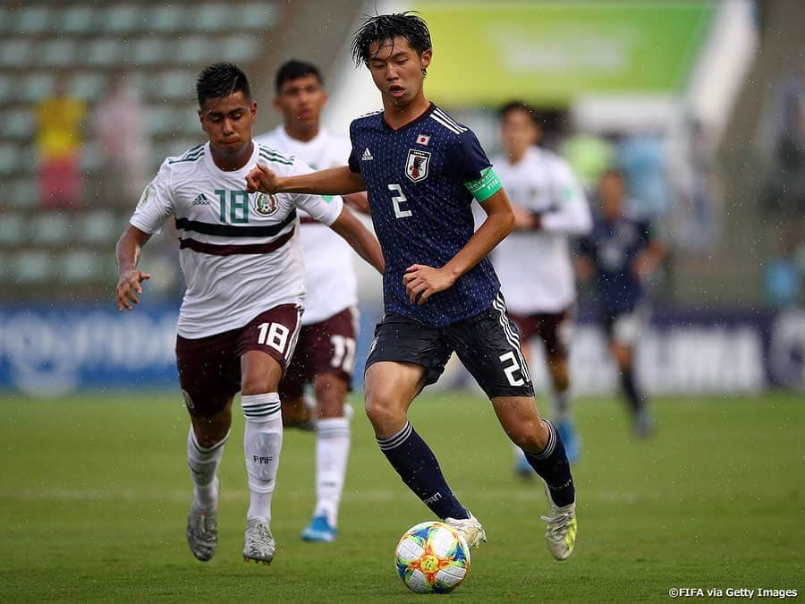 日本サッカー協会さんのインスタグラム写真 - (日本サッカー協会Instagram)「📸Match photos｜#U17日本代表 は11月6日(水)、FIFA U-17ワールドカップブラジル2019のラウンド16でU-17メキシコ代表と対戦しました。前半を0-0で折り返した試合は後半、メキシコにコーナーキックとミドルシュートから2つのゴールを奪われ、そのまま逃げ切りを許す結果に。日本は0-2で敗れ、16強で大会を去ることとなりました。 ・ 🏆FIFA U-17ワールドカップブラジル2019 ラウンド16 🇯🇵U-17日本代表 0-2 U-17メキシコ🇲🇽 📅11/7(木) 4:30KO 📍Estadio Bezerrao ・ GK 1 #鈴木彩艶 （#浦和レッズユース ） DF 2 #鈴木海音（#ジュビロ磐田U18 ） 4 #中野伸哉（#サガン鳥栖U18 ） 5 #畑大雅 （#市立船橋高 ） →78' 19 #田村蒼生 （#柏レイソルU18 ） 15 #村上陽介 （#大宮アルディージャU18 ） MF 6 #藤田譲瑠チマ （#東京ヴェルディユース ） 7 #三戸舜介 （#JFAアカデミー福島U18 ） 8 #成岡輝瑠 （#清水エスパルスユース ） →79' FW 11 #唐山翔自 （#ガンバ大阪ユース ） 16 #山内翔 （#ヴィッセル神戸U18 ） FW 9 #若月大和（#桐生第一高 ） 10 #西川潤（#桐光学園高 ） ・ 監督　森山佳郎 ・ 🏆FIFA U-17ワールドカップブラジル2019 グループＤ 📅10/28(月) 8:00KO 3-0 U-17オランダ🇳🇱 📅10/31(木) 8:00KO 0-0 U-17アメリカ🇺🇸 📅11/3(日) 8:00KO 1-0 U-17セネガル🇸🇳 ラウンド16 📅11/7（木）4:30KO 0-2 U-17メキシコ🇲🇽 ※すべて日本時間 ・ 📺J SPORTS／BSフジ 👉大会情報はJFA.jpへ #U17WC」11月7日 15時33分 - japanfootballassociation