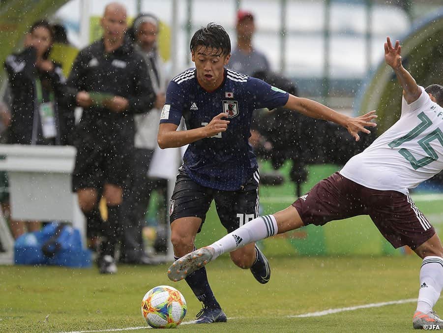 日本サッカー協会さんのインスタグラム写真 - (日本サッカー協会Instagram)「📸Match photos｜#U17日本代表 は11月6日(水)、FIFA U-17ワールドカップブラジル2019のラウンド16でU-17メキシコ代表と対戦しました。前半を0-0で折り返した試合は後半、メキシコにコーナーキックとミドルシュートから2つのゴールを奪われ、そのまま逃げ切りを許す結果に。日本は0-2で敗れ、16強で大会を去ることとなりました。 ・ 🏆FIFA U-17ワールドカップブラジル2019 ラウンド16 🇯🇵U-17日本代表 0-2 U-17メキシコ🇲🇽 📅11/7(木) 4:30KO 📍Estadio Bezerrao ・ GK 1 #鈴木彩艶 （#浦和レッズユース ） DF 2 #鈴木海音（#ジュビロ磐田U18 ） 4 #中野伸哉（#サガン鳥栖U18 ） 5 #畑大雅 （#市立船橋高 ） →78' 19 #田村蒼生 （#柏レイソルU18 ） 15 #村上陽介 （#大宮アルディージャU18 ） MF 6 #藤田譲瑠チマ （#東京ヴェルディユース ） 7 #三戸舜介 （#JFAアカデミー福島U18 ） 8 #成岡輝瑠 （#清水エスパルスユース ） →79' FW 11 #唐山翔自 （#ガンバ大阪ユース ） 16 #山内翔 （#ヴィッセル神戸U18 ） FW 9 #若月大和（#桐生第一高 ） 10 #西川潤（#桐光学園高 ） ・ 監督　森山佳郎 ・ 🏆FIFA U-17ワールドカップブラジル2019 グループＤ 📅10/28(月) 8:00KO 3-0 U-17オランダ🇳🇱 📅10/31(木) 8:00KO 0-0 U-17アメリカ🇺🇸 📅11/3(日) 8:00KO 1-0 U-17セネガル🇸🇳 ラウンド16 📅11/7（木）4:30KO 0-2 U-17メキシコ🇲🇽 ※すべて日本時間 ・ 📺J SPORTS／BSフジ 👉大会情報はJFA.jpへ #U17WC」11月7日 15時33分 - japanfootballassociation