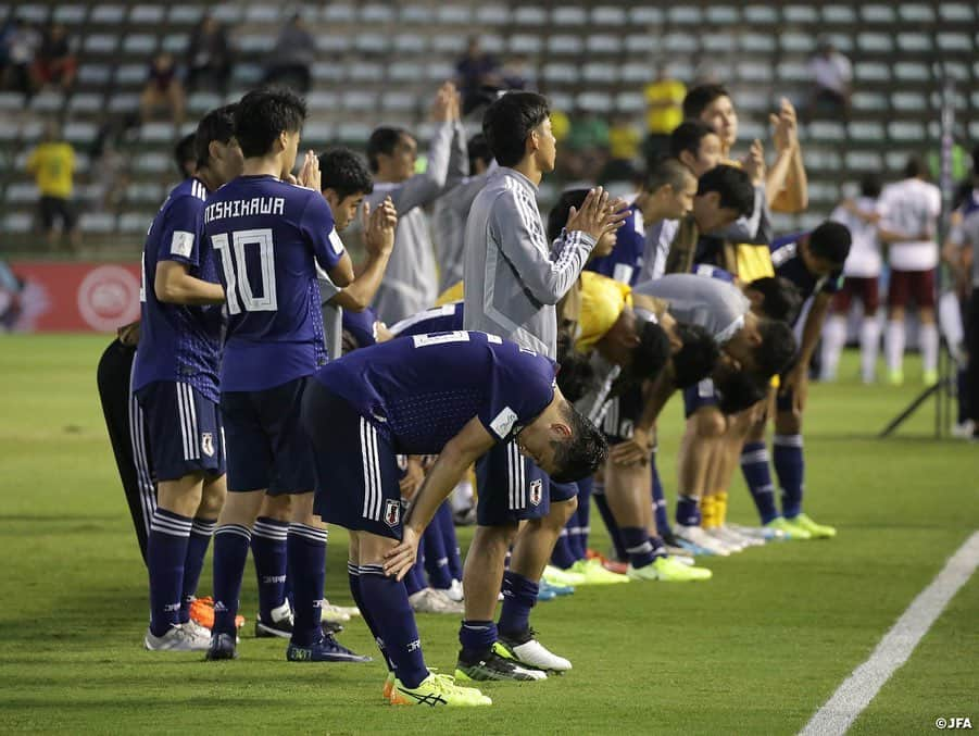 日本サッカー協会さんのインスタグラム写真 - (日本サッカー協会Instagram)「📸Match photos｜#U17日本代表 は11月6日(水)、FIFA U-17ワールドカップブラジル2019のラウンド16でU-17メキシコ代表と対戦しました。前半を0-0で折り返した試合は後半、メキシコにコーナーキックとミドルシュートから2つのゴールを奪われ、そのまま逃げ切りを許す結果に。日本は0-2で敗れ、16強で大会を去ることとなりました。 ・ 🏆FIFA U-17ワールドカップブラジル2019 ラウンド16 🇯🇵U-17日本代表 0-2 U-17メキシコ🇲🇽 📅11/7(木) 4:30KO 📍Estadio Bezerrao ・ GK 1 #鈴木彩艶 （#浦和レッズユース ） DF 2 #鈴木海音（#ジュビロ磐田U18 ） 4 #中野伸哉（#サガン鳥栖U18 ） 5 #畑大雅 （#市立船橋高 ） →78' 19 #田村蒼生 （#柏レイソルU18 ） 15 #村上陽介 （#大宮アルディージャU18 ） MF 6 #藤田譲瑠チマ （#東京ヴェルディユース ） 7 #三戸舜介 （#JFAアカデミー福島U18 ） 8 #成岡輝瑠 （#清水エスパルスユース ） →79' FW 11 #唐山翔自 （#ガンバ大阪ユース ） 16 #山内翔 （#ヴィッセル神戸U18 ） FW 9 #若月大和（#桐生第一高 ） 10 #西川潤（#桐光学園高 ） ・ 監督　森山佳郎 ・ 🏆FIFA U-17ワールドカップブラジル2019 グループＤ 📅10/28(月) 8:00KO 3-0 U-17オランダ🇳🇱 📅10/31(木) 8:00KO 0-0 U-17アメリカ🇺🇸 📅11/3(日) 8:00KO 1-0 U-17セネガル🇸🇳 ラウンド16 📅11/7（木）4:30KO 0-2 U-17メキシコ🇲🇽 ※すべて日本時間 ・ 📺J SPORTS／BSフジ 👉大会情報はJFA.jpへ #U17WC」11月7日 15時33分 - japanfootballassociation