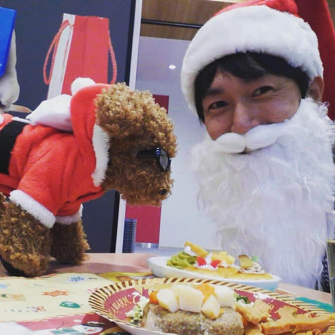 松原大祐さんのインスタグラム写真 - (松原大祐Instagram)「かなーり季節を先取りしてしまいましたが（笑）😅明日のしずプリではクリスマスにもオススメしたい愛犬との過ごし方をご提案します！  愛犬と一緒に豪華なディナーを楽しんじゃいました✨詳しくは明日の「しずプリ」で‼️ #daiichitv  #しずプリ #クリスマス  #先どり #愛犬と」11月7日 15時40分 - daisuke_matsubara_sdt