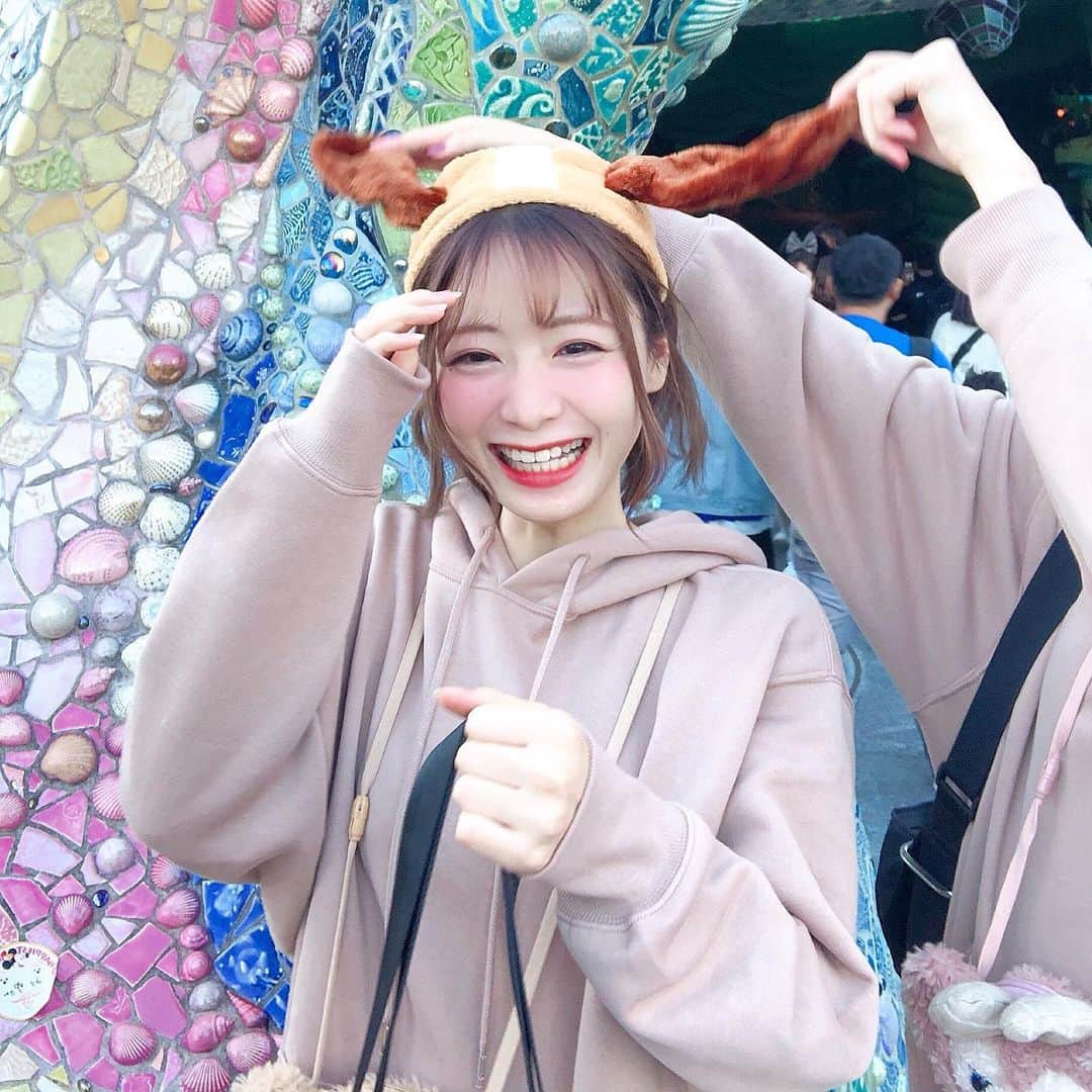 てぃーみきのインスタグラム：「1枚目：喜んでる🐶 2枚目：しょんぼり🐶 #ディズニー #TDS」