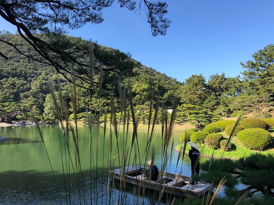 しょーりん（ウルトラ寿司ふぁいやー）さんのインスタグラム写真 - (しょーりん（ウルトラ寿司ふぁいやー）Instagram)「「栗林公園」﻿ 国の文化財庭園では最大の広さだそうな。綺麗﻿ ﻿ #栗林公園﻿ #日本庭園﻿ #香川旅行」11月7日 16時01分 - always_syorin