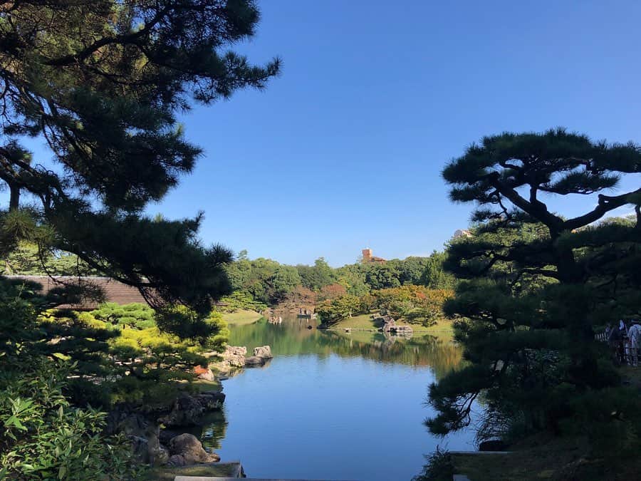 しょーりん（ウルトラ寿司ふぁいやー）のインスタグラム：「「栗林公園」﻿ 国の文化財庭園では最大の広さだそうな。綺麗﻿ ﻿ #栗林公園﻿ #日本庭園﻿ #香川旅行」