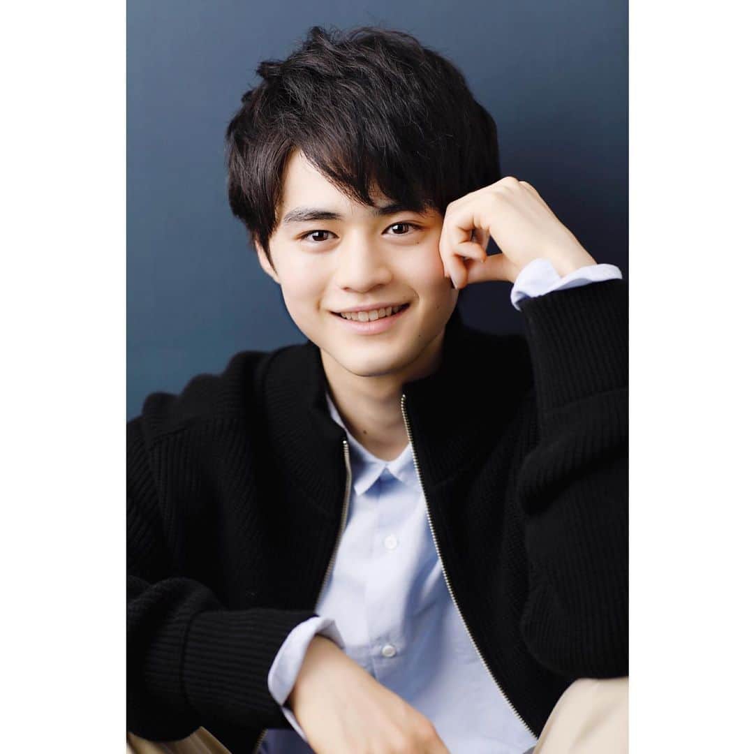 朝倉 豊のインスタグラム：「【日経エンタテインメント！ 「新旧デビュー列伝」】 2019.12 号 @ouji.suzuka.official  photo: #中川容邦 氏 hairmake: @becosuke  #mywork」