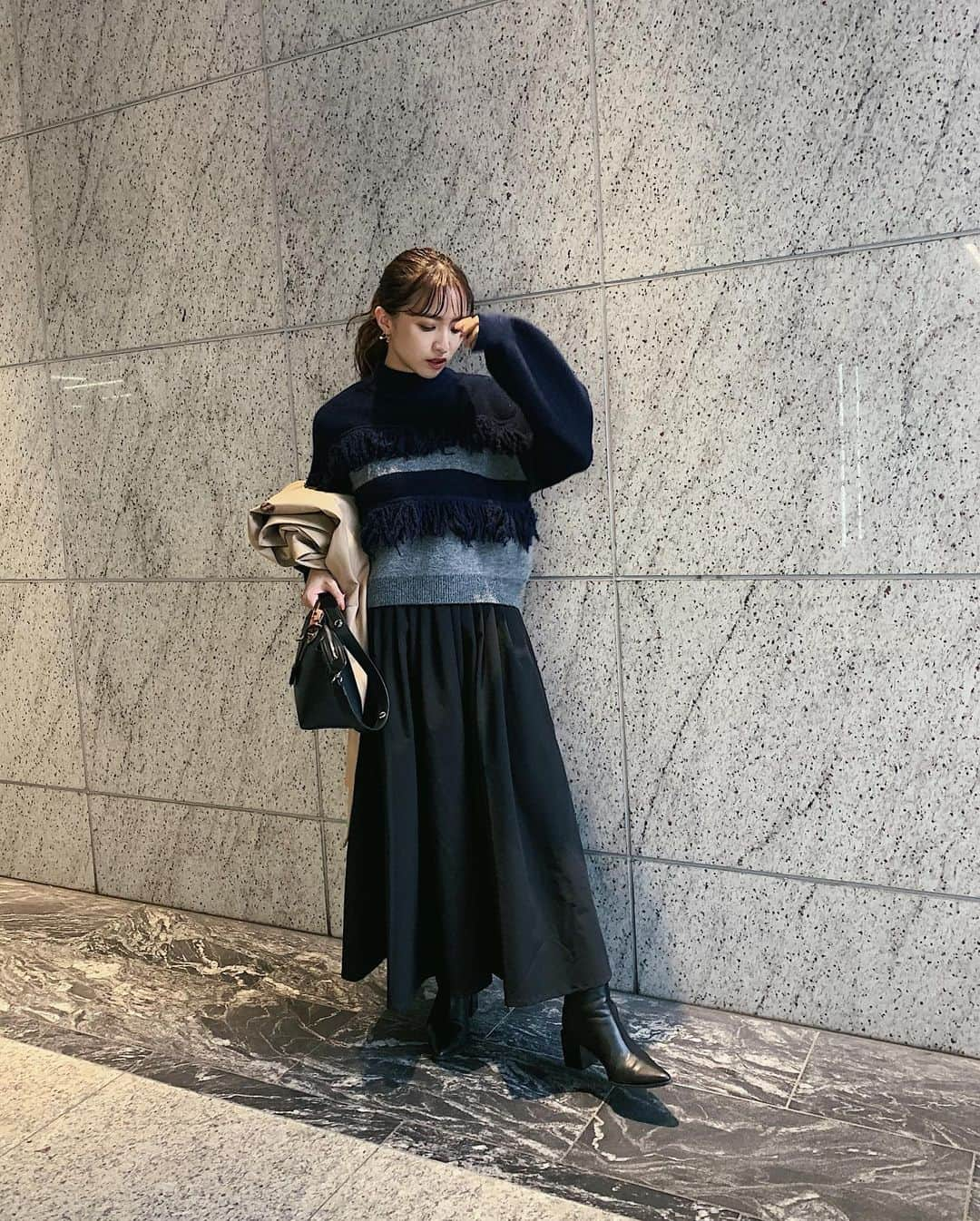 ARISA（和田有沙）さんのインスタグラム写真 - (ARISA（和田有沙）Instagram)「本日の私服☺︎ㅤㅤㅤㅤㅤㅤㅤㅤㅤㅤㅤㅤㅤ 出勤前に撮ってもらいました✌︎ㅤㅤㅤㅤㅤㅤㅤㅤㅤㅤㅤㅤㅤ 今回の出張ではアウターはトレンチしか持ってきてないです🤔 ざっくりニットの上からもしっかり羽織れるトレンチに助けられています🥺💓ㅤㅤㅤㅤㅤㅤㅤㅤㅤㅤㅤㅤㅤ ㅤㅤㅤㅤㅤㅤㅤㅤㅤㅤㅤㅤㅤ そして シワが気にならないイージーケアが嬉しいウエストタックボリュームスカートはBEGとBLKの2色買い✌︎ㅤㅤㅤㅤㅤㅤㅤㅤㅤㅤㅤㅤㅤㅤ ㅤㅤㅤㅤㅤㅤㅤㅤㅤㅤㅤㅤㅤ 名古屋▶︎発売中 ONLINE▶︎20日 LUCUA▶︎22日ㅤㅤㅤㅤㅤㅤㅤㅤㅤㅤㅤㅤㅤ ニットは名古屋店は9日発売予定です☺︎ㅤㅤㅤㅤㅤㅤㅤㅤㅤㅤㅤㅤㅤㅤㅤㅤㅤㅤㅤㅤㅤㅤㅤㅤ それでは行ってきます💃ㅤㅤㅤㅤㅤㅤㅤㅤㅤㅤㅤㅤㅤ ㅤㅤㅤㅤㅤㅤㅤㅤㅤㅤㅤㅤㅤ #laviedeleory#leory#LeoryxEBLÓA #ラヴィドゥレオリー#レオリー#レオリーエブロア#名古屋#名古屋高島屋#高島屋#arisa_fashion」11月7日 16時22分 - wadaarisa