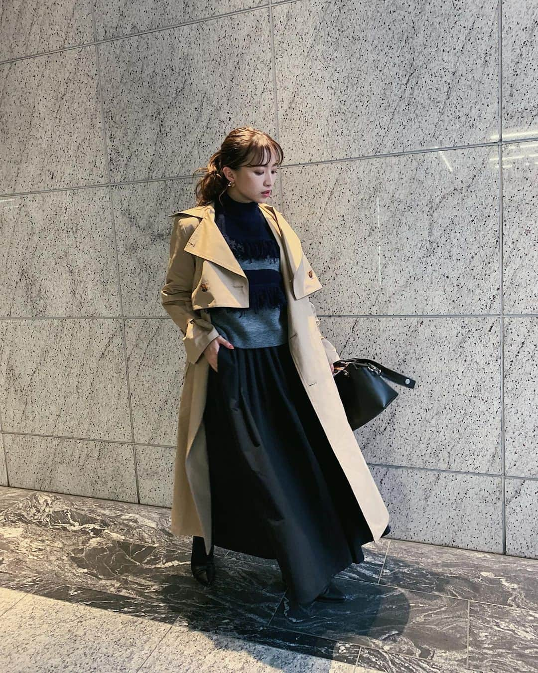 ARISA（和田有沙）さんのインスタグラム写真 - (ARISA（和田有沙）Instagram)「本日の私服☺︎ㅤㅤㅤㅤㅤㅤㅤㅤㅤㅤㅤㅤㅤ 出勤前に撮ってもらいました✌︎ㅤㅤㅤㅤㅤㅤㅤㅤㅤㅤㅤㅤㅤ 今回の出張ではアウターはトレンチしか持ってきてないです🤔 ざっくりニットの上からもしっかり羽織れるトレンチに助けられています🥺💓ㅤㅤㅤㅤㅤㅤㅤㅤㅤㅤㅤㅤㅤ ㅤㅤㅤㅤㅤㅤㅤㅤㅤㅤㅤㅤㅤ そして シワが気にならないイージーケアが嬉しいウエストタックボリュームスカートはBEGとBLKの2色買い✌︎ㅤㅤㅤㅤㅤㅤㅤㅤㅤㅤㅤㅤㅤㅤ ㅤㅤㅤㅤㅤㅤㅤㅤㅤㅤㅤㅤㅤ 名古屋▶︎発売中 ONLINE▶︎20日 LUCUA▶︎22日ㅤㅤㅤㅤㅤㅤㅤㅤㅤㅤㅤㅤㅤ ニットは名古屋店は9日発売予定です☺︎ㅤㅤㅤㅤㅤㅤㅤㅤㅤㅤㅤㅤㅤㅤㅤㅤㅤㅤㅤㅤㅤㅤㅤㅤ それでは行ってきます💃ㅤㅤㅤㅤㅤㅤㅤㅤㅤㅤㅤㅤㅤ ㅤㅤㅤㅤㅤㅤㅤㅤㅤㅤㅤㅤㅤ #laviedeleory#leory#LeoryxEBLÓA #ラヴィドゥレオリー#レオリー#レオリーエブロア#名古屋#名古屋高島屋#高島屋#arisa_fashion」11月7日 16時22分 - wadaarisa