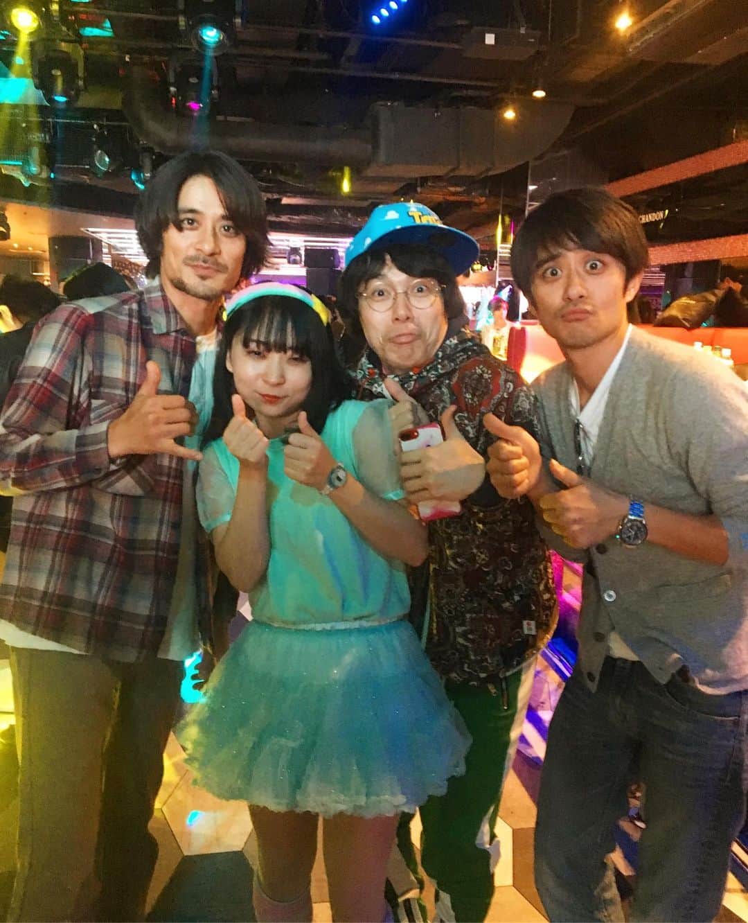 のインスタグラム：「この間のイベントで、 にゃんこスターな2人！ アンゴラ村長は縄跳び上手いしcuteだった☺️ #にゃんこスター  #エドはるみ #グゥー #斉藤祥太 #斉藤慶太」