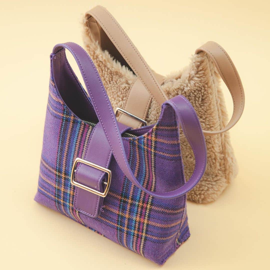 SMIRNASLI_officialのインスタグラム：「Combi Mini Bag . 今季トレンドのハンドバッグ！ 中にはポーチが入ってます♡ 機能性とトレンド感を兼ね備えた スタイリストさん支持率No.1アイテム！ . . #SMIRNASLI #サミールナスリ #ハンドバッグ #バッグ #Bag #new #newarrival #20191107 #가방」