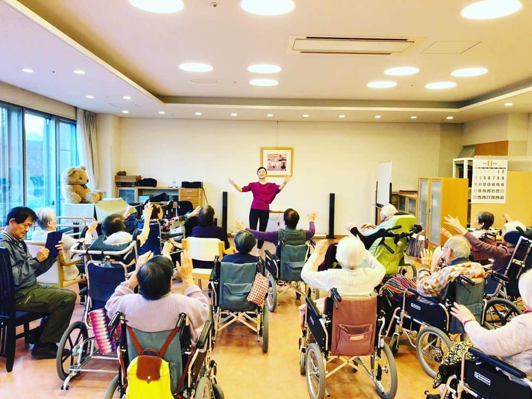 間々田佳子のインスタグラム：「みなさんに顔も若返る脳活トレーニング🧠  #間々田佳子」