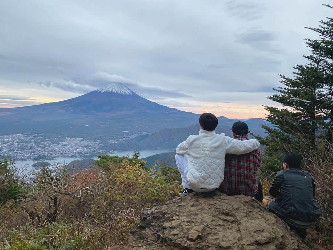 タオ さんのインスタグラム写真 - (タオ Instagram)「And please  looking forward my new show  about  How to protect the Nature Environment .  And then i miss you guys so much . Be happy just like me . Love ya  also looking forward my new song new drama . T-A-O is back!」11月7日 17時01分 - hztttao