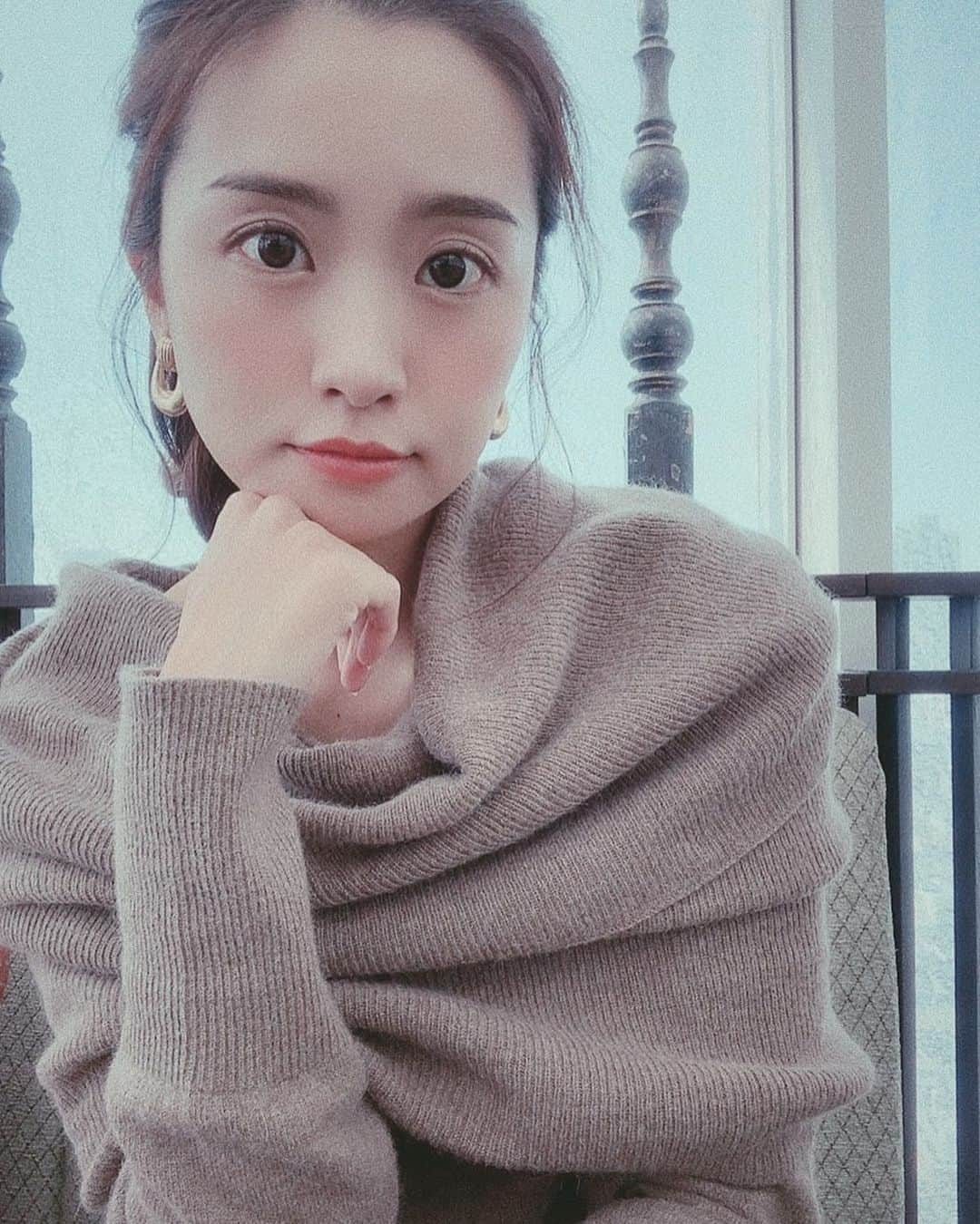 曽田茉莉江さんのインスタグラム写真 - (曽田茉莉江Instagram)「@emaymie_salon  へ眉毛メンテナンスして頂くようになってから、前髪を全部上げて１つに結ぶのがお気に入り🐴💕そしてもうかれこれ3.4回目とかなので随分安定してきて、ほとんど眉メイクをしなくてもここまで綺麗になります🤤今は眉山を強調してキリっとみえるイメージにしてますが、次はアーチっぽく丸くしようかも迷ってます🤔　@emaymie_misaki  まみさんいつもありがとうございます🤤💕 #美容#眉毛 #眉毛メイク #メンテナンス #サロン #ポニーテール」11月7日 17時10分 - marie_soda_