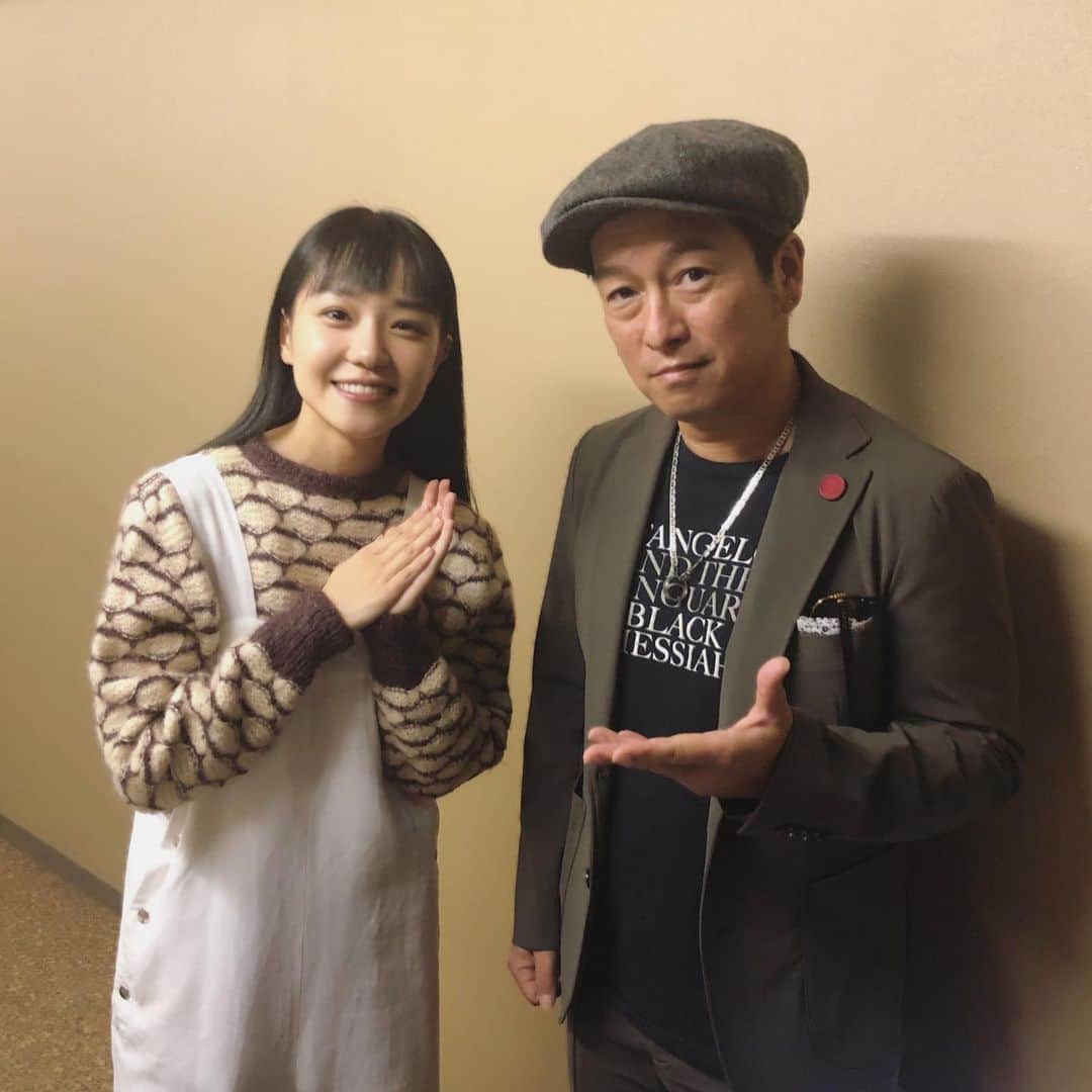 のインスタグラム：「奈緒ちゃん出演の舞台 #終わりのない　観劇。内容も奈緒さんの演技も、とてもとても良かった。SF的な設定や要素が効いてたな。凄く好きな舞台でした。 #終わりのない #music #soul #rb #singer #lovelife #instagood #instatheater #奈緒 #黒沢薫」