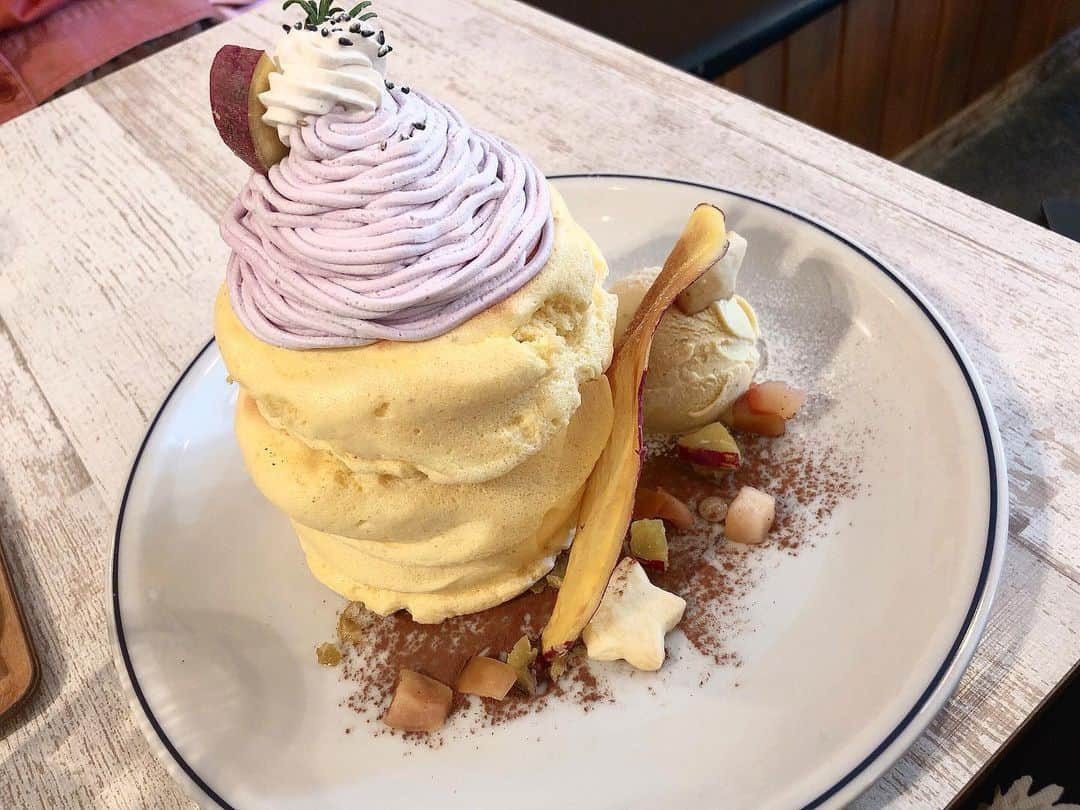 荒井優希さんのインスタグラム写真 - (荒井優希Instagram)「昨日食べたパンケーキ🍠 #pancakes #elk #おいも #sweets」11月7日 17時26分 - araiyuki57