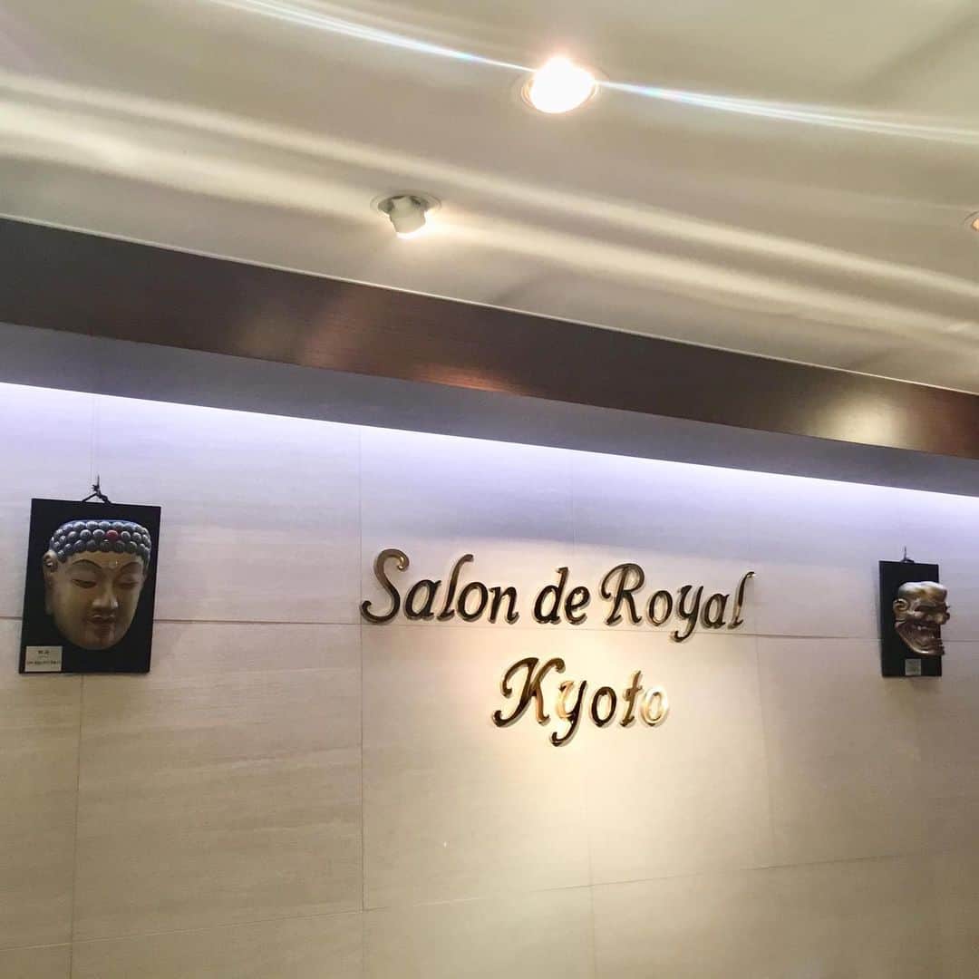 Salon de Royal Kyotoさんのインスタグラム写真 - (Salon de Royal KyotoInstagram)「皆様こんばんは。 サロンドロワイヤル京都でございます。 本日より『烏丸光広能面作品展』を 開催致しております。 15点もの作品を当店にて 展示しております。 皆様のご来場を心よりお待ちしております。  #サロンドロワイヤル京都#チョコレート#ショコラ#ケーキ#カフェ#木屋町#御池#烏丸光広#能面#作品展」11月7日 18時11分 - salon_de_royal_kyoto