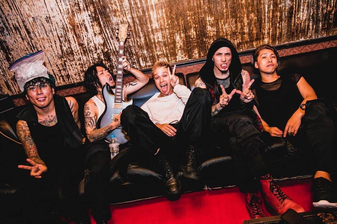 のインスタグラム：「THE SIDE EFFECTS TOUR EXTRA SHOW 新木場STUDIO COAST🔥  やっぱりコーストは特別な気持ちになるなー！出し切った！最高だった！！！！！！ photos by @yamada_mphoto」
