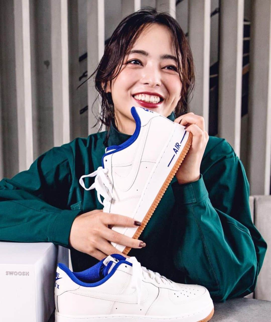 Licaxxxさんのインスタグラム写真 - (LicaxxxInstagram)「NIKE BY YOUでエアフォース1をカスタマイズしました！ 何個履き潰し、何個所有してるかわからないほどあるエアフォース1....笑👟  配色や今回のデザインの詳細はNIKEのアプリで見れます！ 服は私服、メイク自分、ヘアは @kogure_tomohiro  #nikebyyou #airforce1 #nike」11月7日 18時33分 - licaxxx1