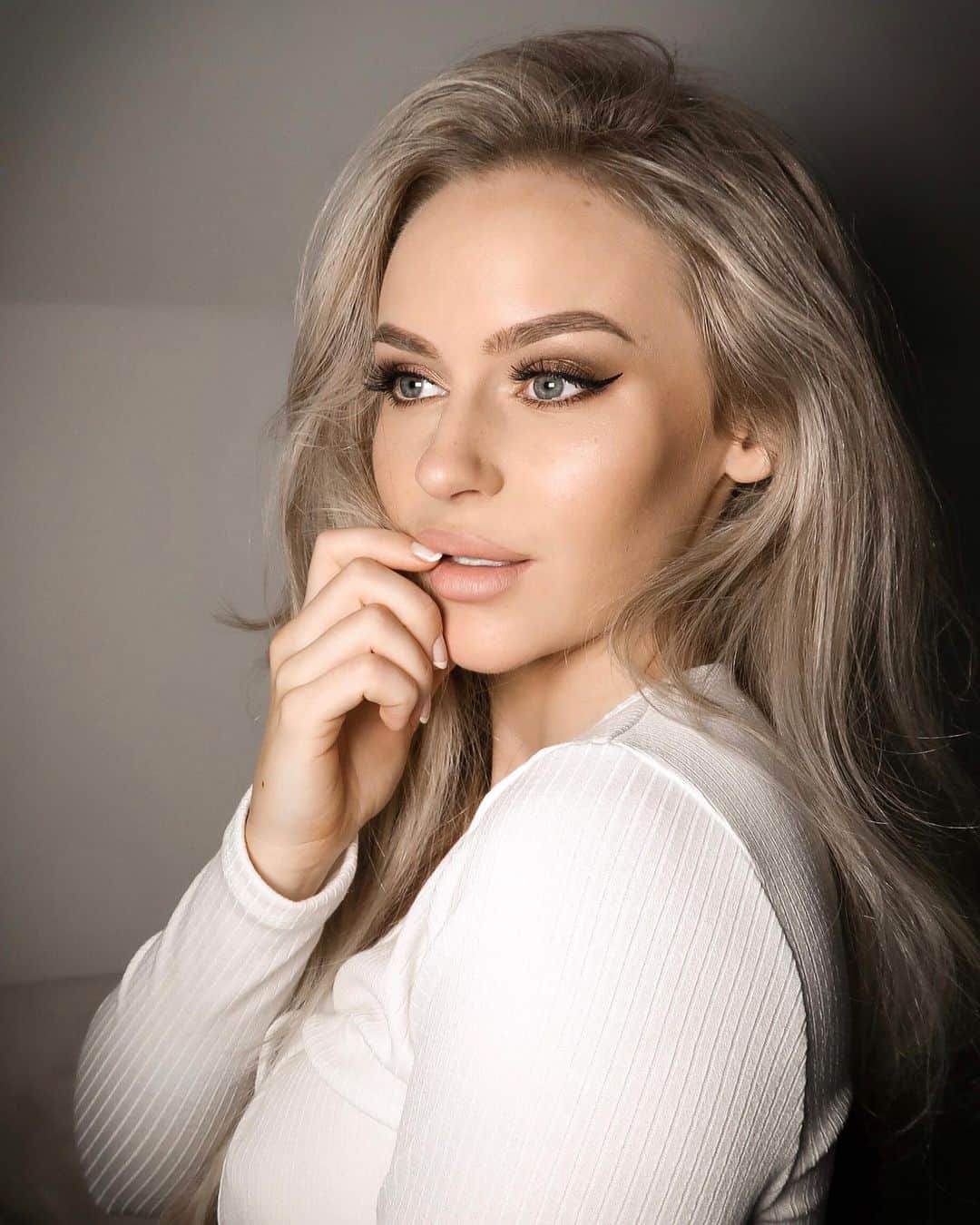 Anna Nyströmのインスタグラム：「𝒞𝓁𝑜𝓈𝑒 𝓊𝓅 ♥」