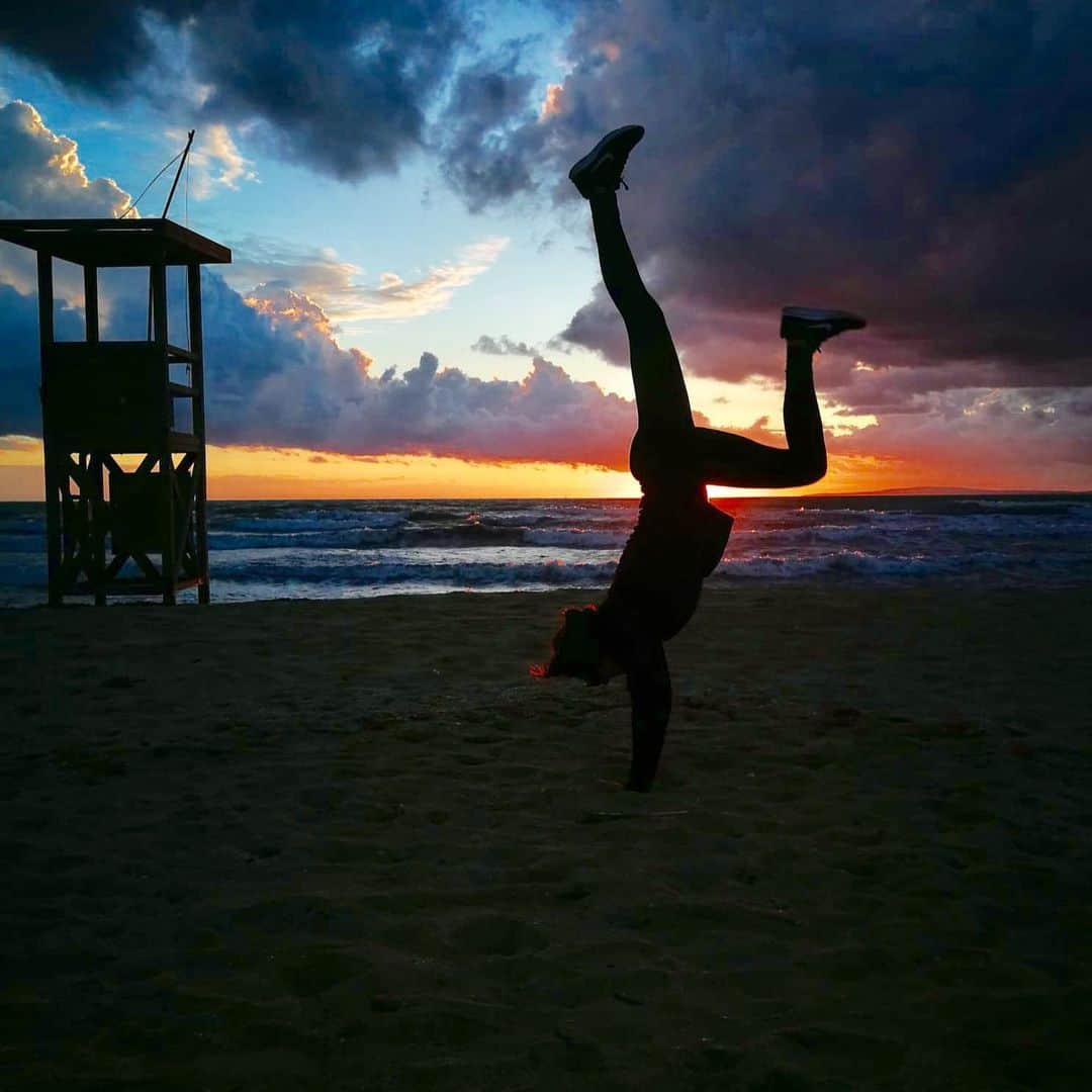 レベッカ・ストッツさんのインスタグラム写真 - (レベッカ・ストッツInstagram)「Welcome to Mallorca 🏝 🐢 #mallorca #climbing #getoutside #funday #climbing_lovers #climbing_is_my_passion #sunset #sunsoutgunsout #sunshine  @baechlibergsport  @scarpaspa  @blackdiamond」11月8日 4時23分 - rebekka_stotz