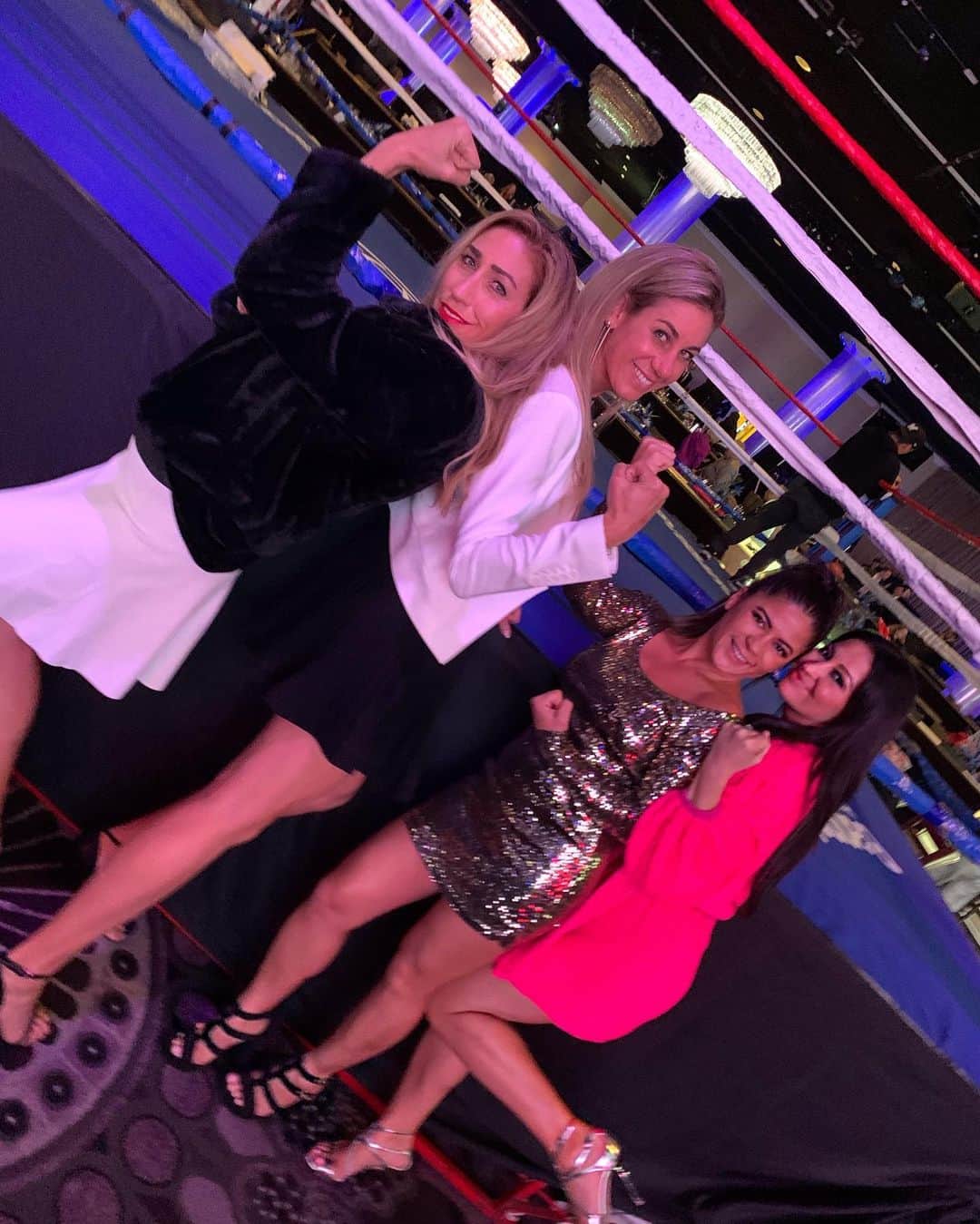 エイプリル・ロスのインスタグラム：「Fight Night!🏟🎉 So proud of @ladybeimes for stepping into the boxing ring last night having never fought before and only after two weeks of (very disciplined and dedicated) training!🥊🤩 Such a great example of pushing yourself outside your comfort zone👊🏼📈 And all for a really great cause in @operationsmile 🙌🏼 Good job Beems!❤️ (and thanks for an excuse to get dressed up!😘)」