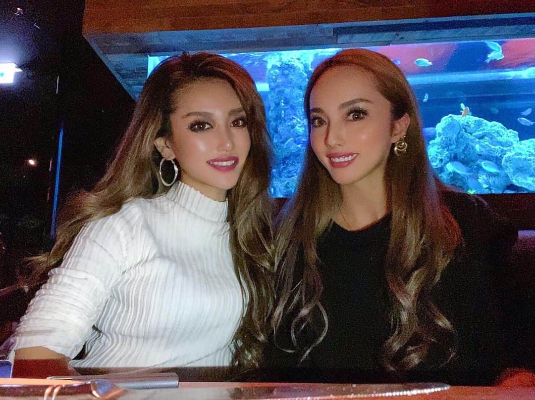 のインスタグラム：「#andj#lime#diningrestaurant#girlsnightout#longhair#blackwhite#aquarium#tokyo#friend#オトナ女子#美女#姉さま#目の保養」