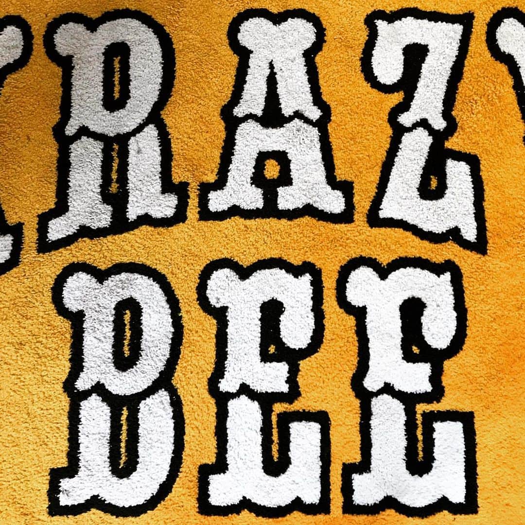 宇野薫のインスタグラム：「イエローとブラック  今週もありがとうございました！  #krazybee #goldgym #ゴールドジム #ゴールドジム横浜馬車道  #unokicks  #unotraining  #宇野薫 #練習　#トレーニング #vans」