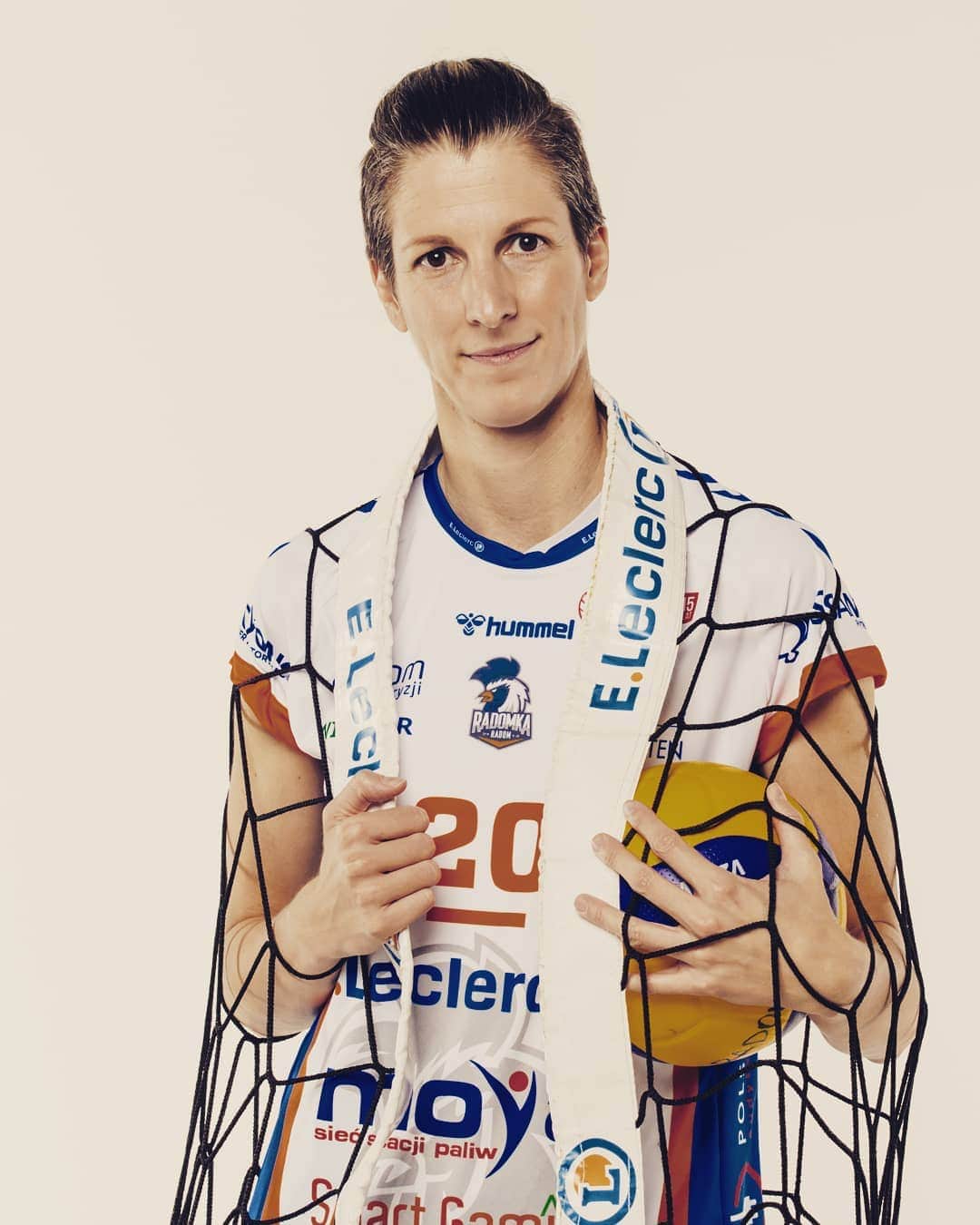 ミア・イエルコフのインスタグラム：「E.Leclerc Radom 🏐, the courtesy of Tomek Fijalkovski @fiolek_art_pl 📷📷 ❤️🔥」
