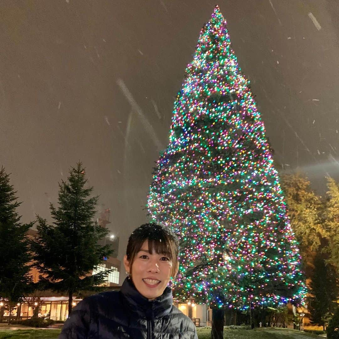 吉田沙保里さんのインスタグラム写真 - (吉田沙保里Instagram)「只今、北海道、気温2℃ 雪が降ってきましたー☃️ 札幌でのお仕事のため、明日のZIP!はお休みになります！ごめんなさい🙇‍♀️ また、来週、お会いしましょー😊 #お休み #ZIP #ごめんなさい」11月7日 21時06分 - saori___yoshida