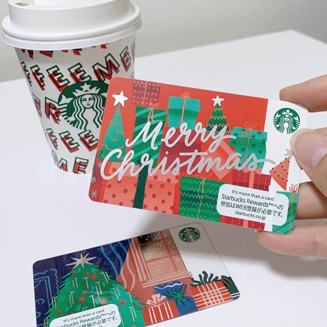 のインスタグラム：「. スタバのカードコレクターのわたしは今年も楽しみにしていました🎄🎁 もうこの時期か〜早い🤣✨ . #スタバカード#スターバックス#スターバックスホリデー#クリスマス#starbucksjapan#starbucksholiday #merrychristmas」